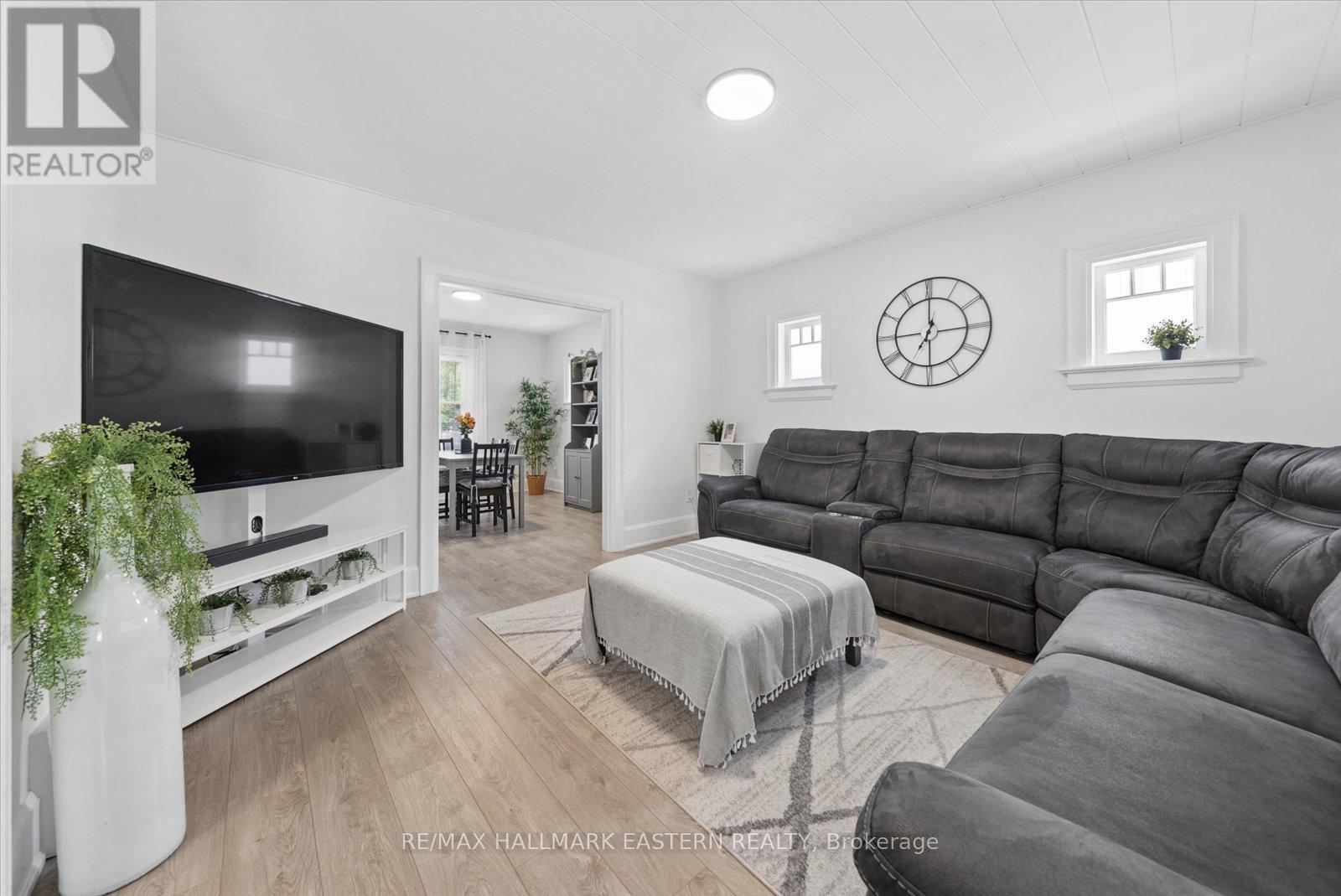 590 Douglas Avenue, Peterborough (Town Ward 3), Ontario  K9J 4L1 - Photo 6 - X13228622