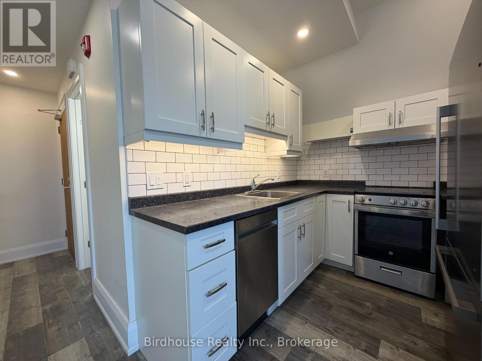 Unit 1-19 - 19 Cambridge Street S, Kawartha Lakes (Lindsay), Ontario  K9V 3B7 - Photo 2 - X13230186