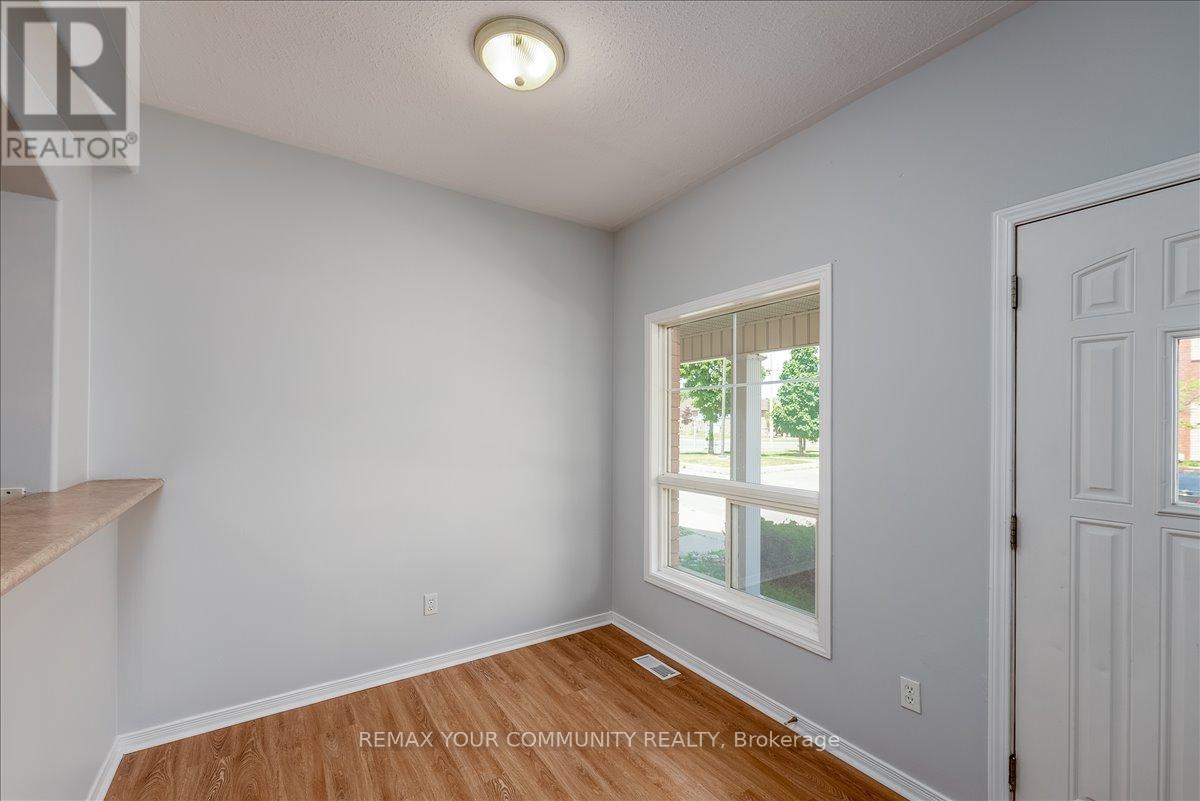 301 - 246 Spillsbury Drive, Peterborough (Otonabee Ward 1), Ontario  K9K 0A1 - Photo 3 - X13231246