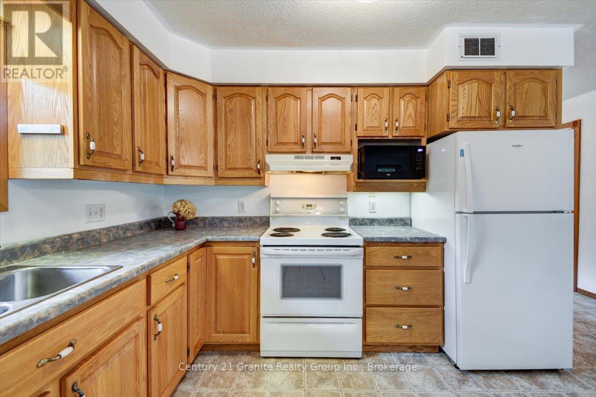 66 Hastings Street S, Bancroft (Bancroft Ward), Ontario  K0L 1C0 - Photo 7 - X13233184