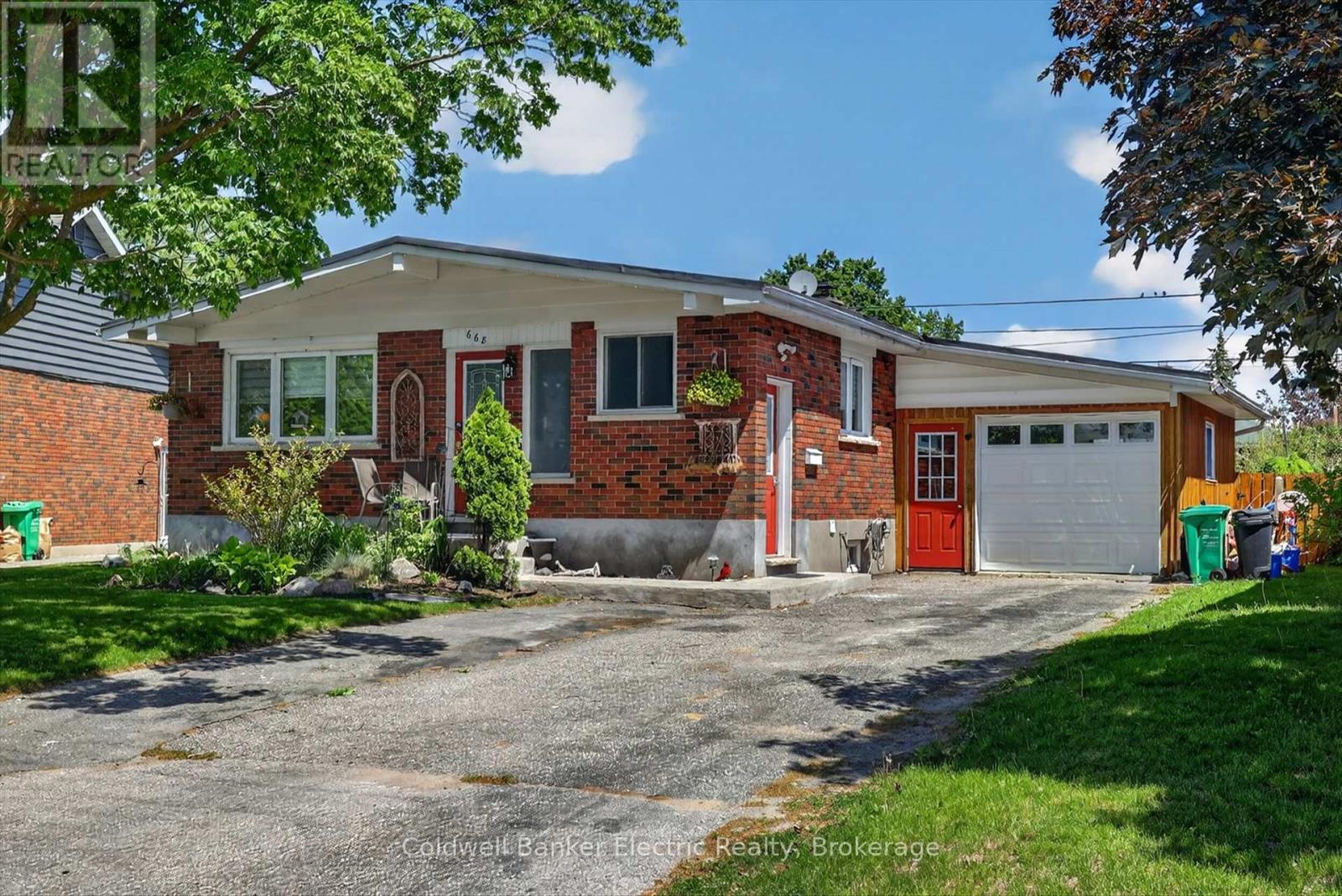 668 Barbara Crescent, Peterborough (Otonabee Ward 1), Ontario  K9J 3X5 - Photo 2 - X13233702
