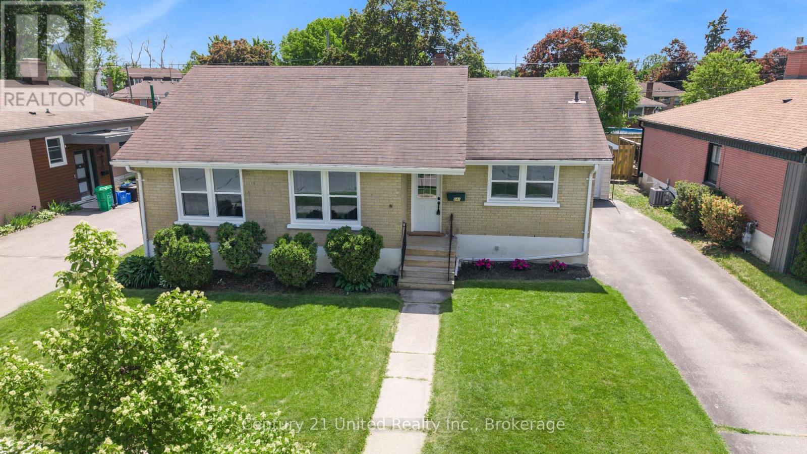 641 Harold Drive, Peterborough (Otonabee Ward 1), Ontario  K9J 3X9 - Photo 2 - X13236426