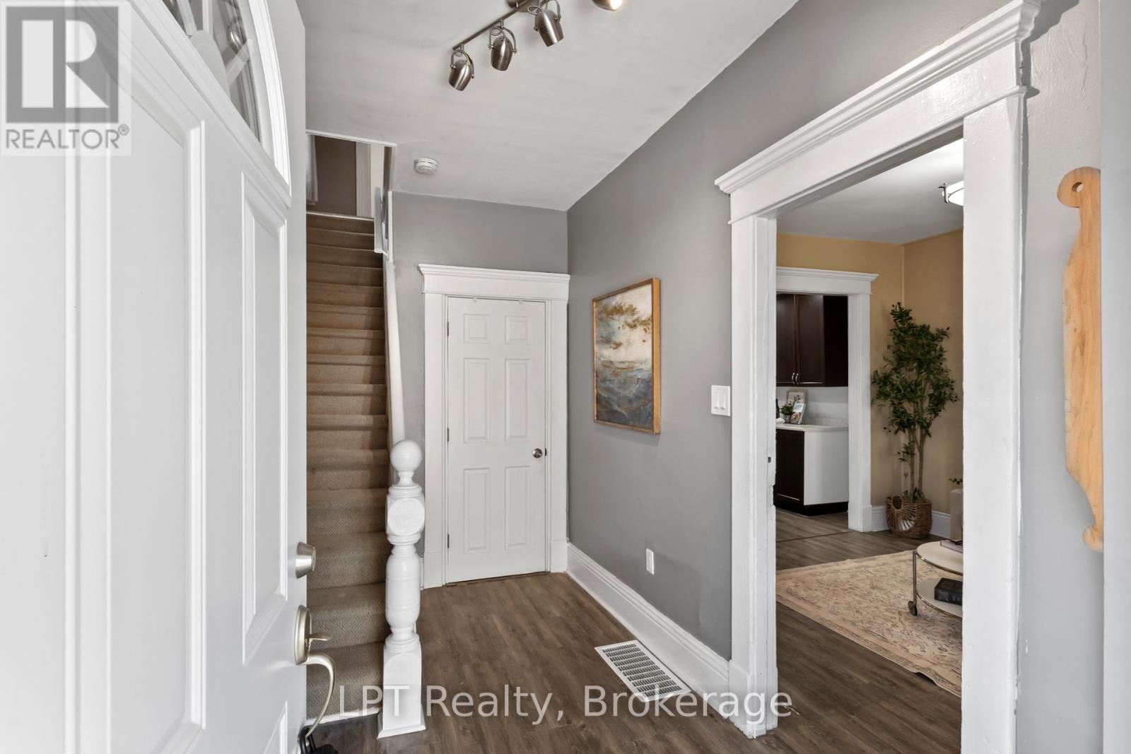 273 Bethune Street, Peterborough (Town Ward 3), Ontario  K9J 3L5 - Photo 2 - X13238534