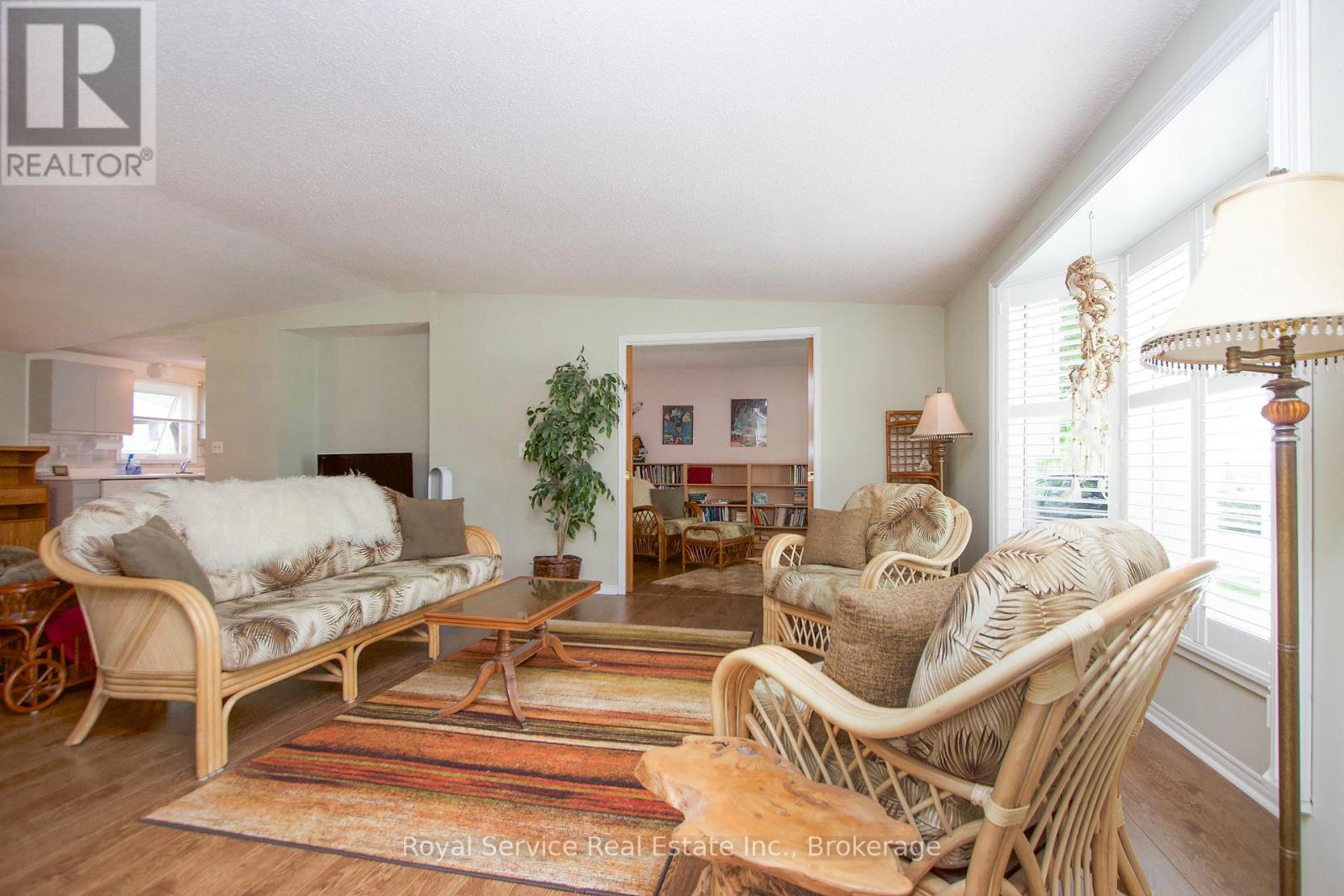 3 Fairway Drive, Clarington (Newcastle), Ontario  L1B 1B5 - Photo 4 - E13239470