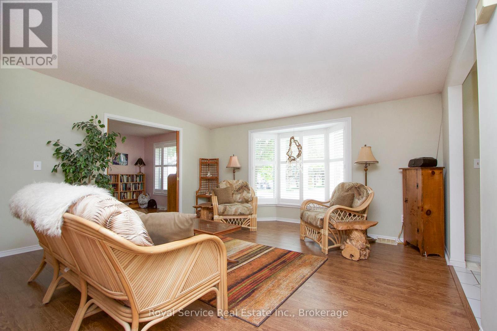 3 Fairway Drive, Clarington (Newcastle), Ontario  L1B 1B5 - Photo 5 - E13239470