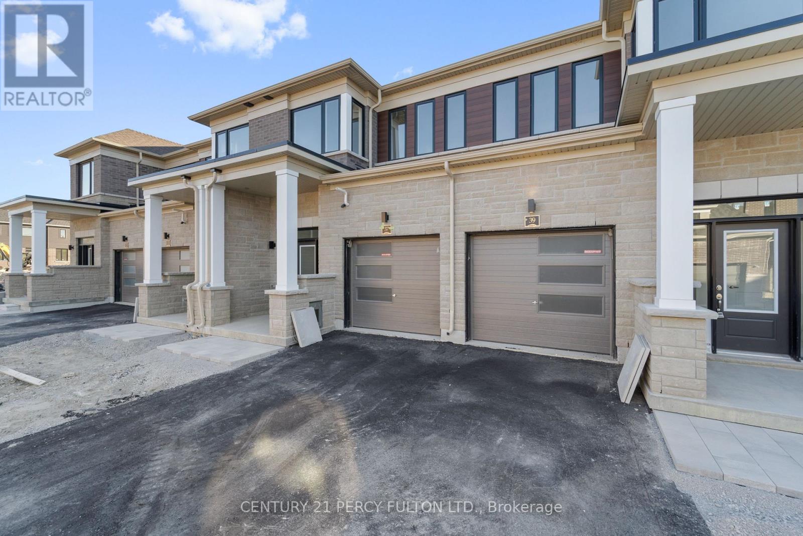 37 Watts Mews, Kawartha Lakes (Lindsay), Ontario  K9V 5V7 - Photo 2 - X13241556