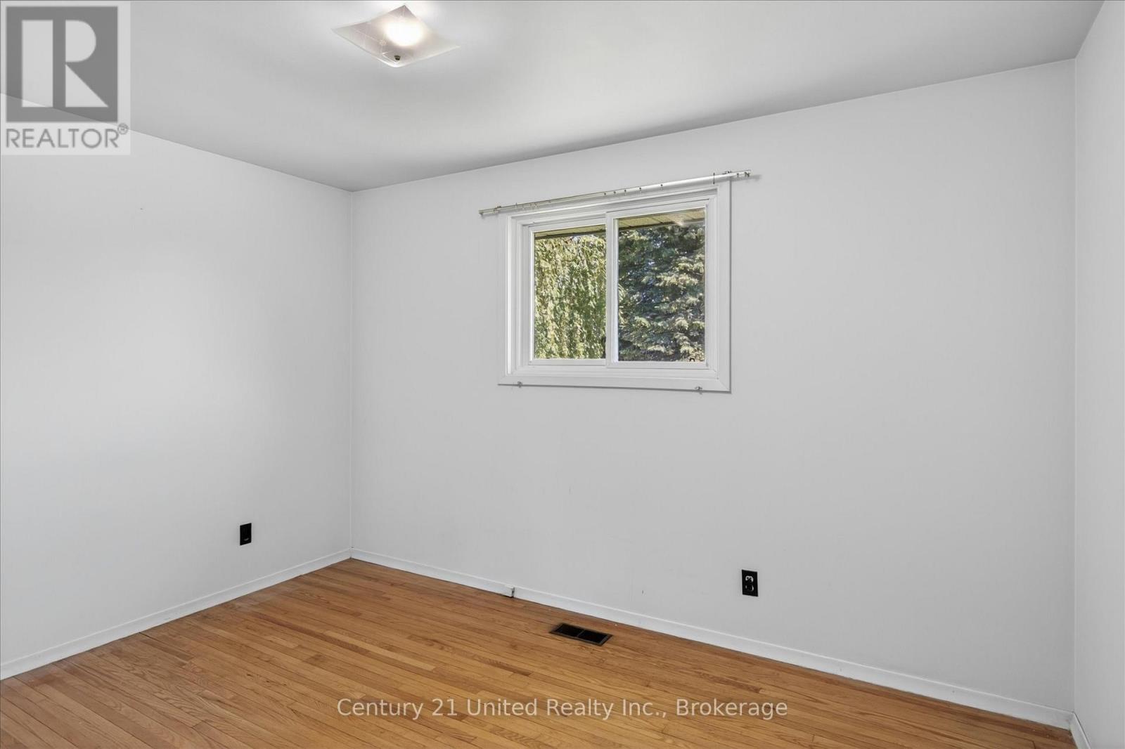 922 Wightman Avenue, Peterborough (Otonabee Ward 1), Ontario  K9J 5W7 - Photo 15 - X13242508