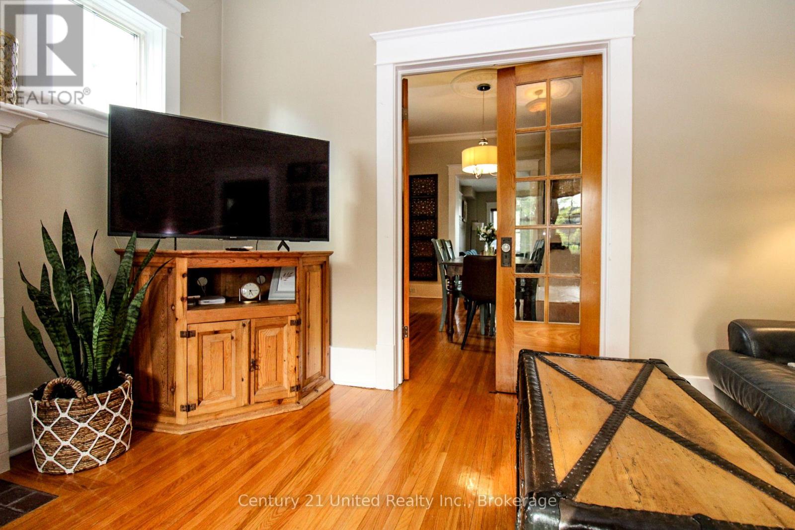 566 Waterford Street, Peterborough (Town Ward 3), Ontario  K9H 3K6 - Photo 12 - X13247844