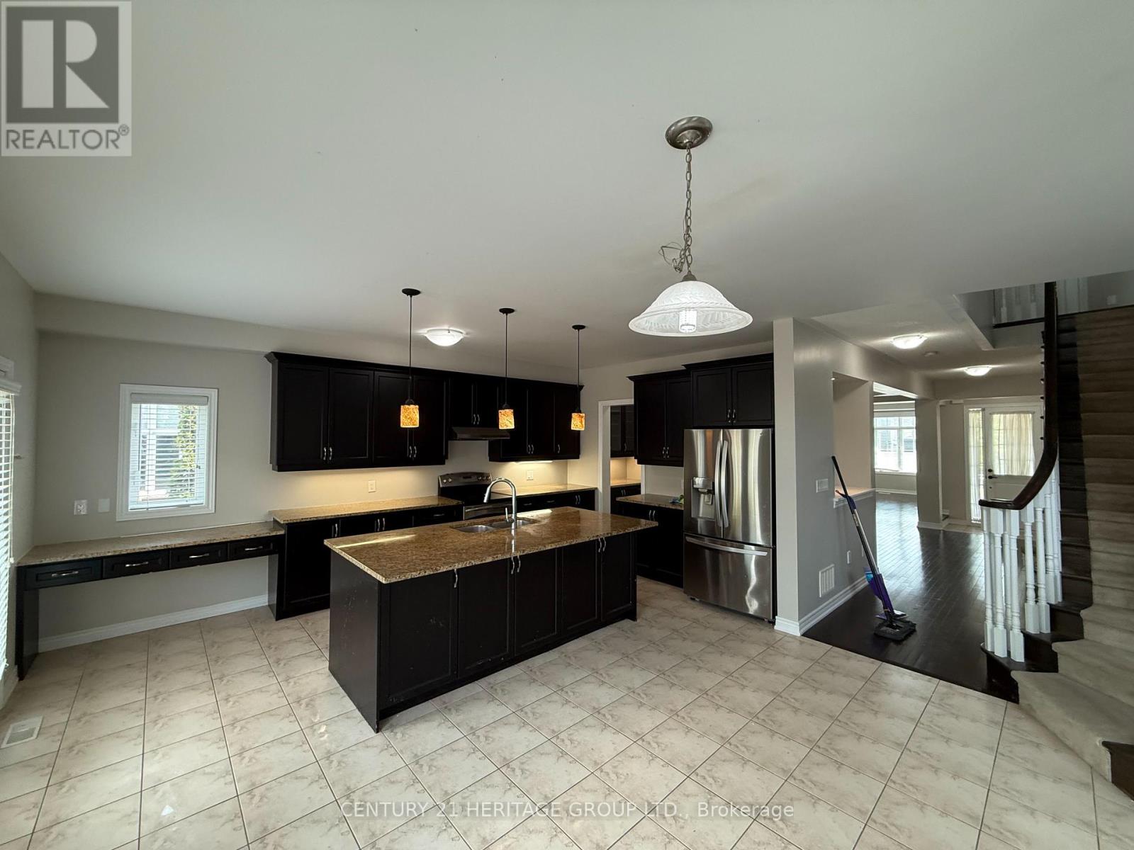 320 Shipway Avenue, Clarington (Newcastle), Ontario  L1B 0C1 - Photo 10 - E13248886