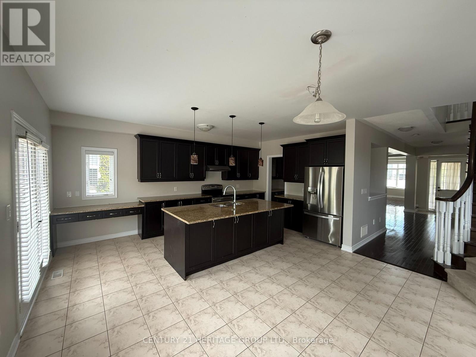 320 Shipway Avenue, Clarington (Newcastle), Ontario  L1B 0C1 - Photo 4 - E13248886