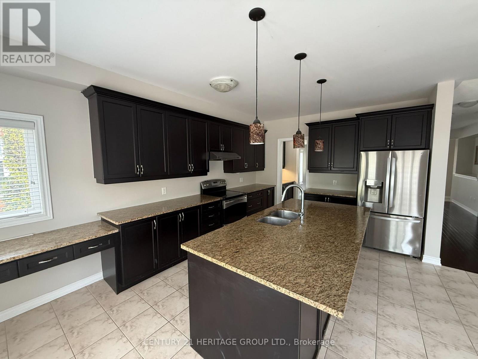 320 Shipway Avenue, Clarington (Newcastle), Ontario  L1B 0C1 - Photo 5 - E13248886
