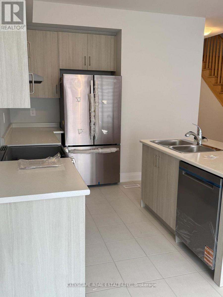 18 Walters Street, Kawartha Lakes (Lindsay), Ontario  K9V 6A9 - Photo 3 - X13410530