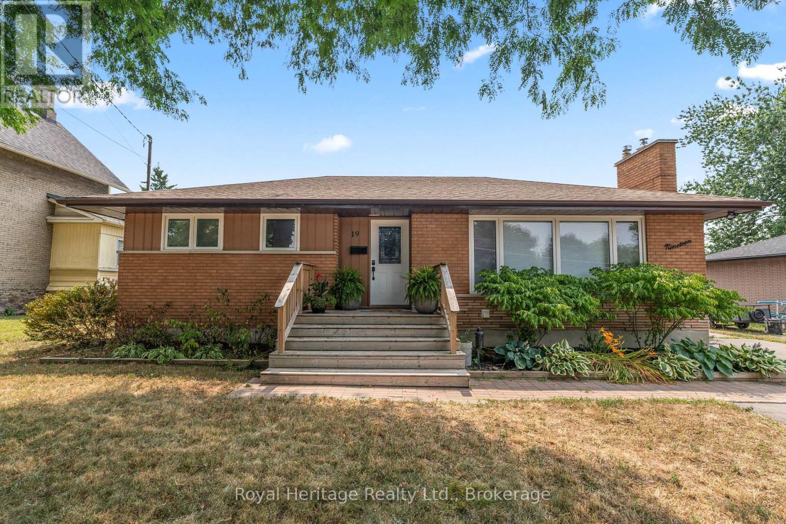 LOWER - 19 KAWARTHA DRIVE, kawartha lakes (lindsay), Ontario