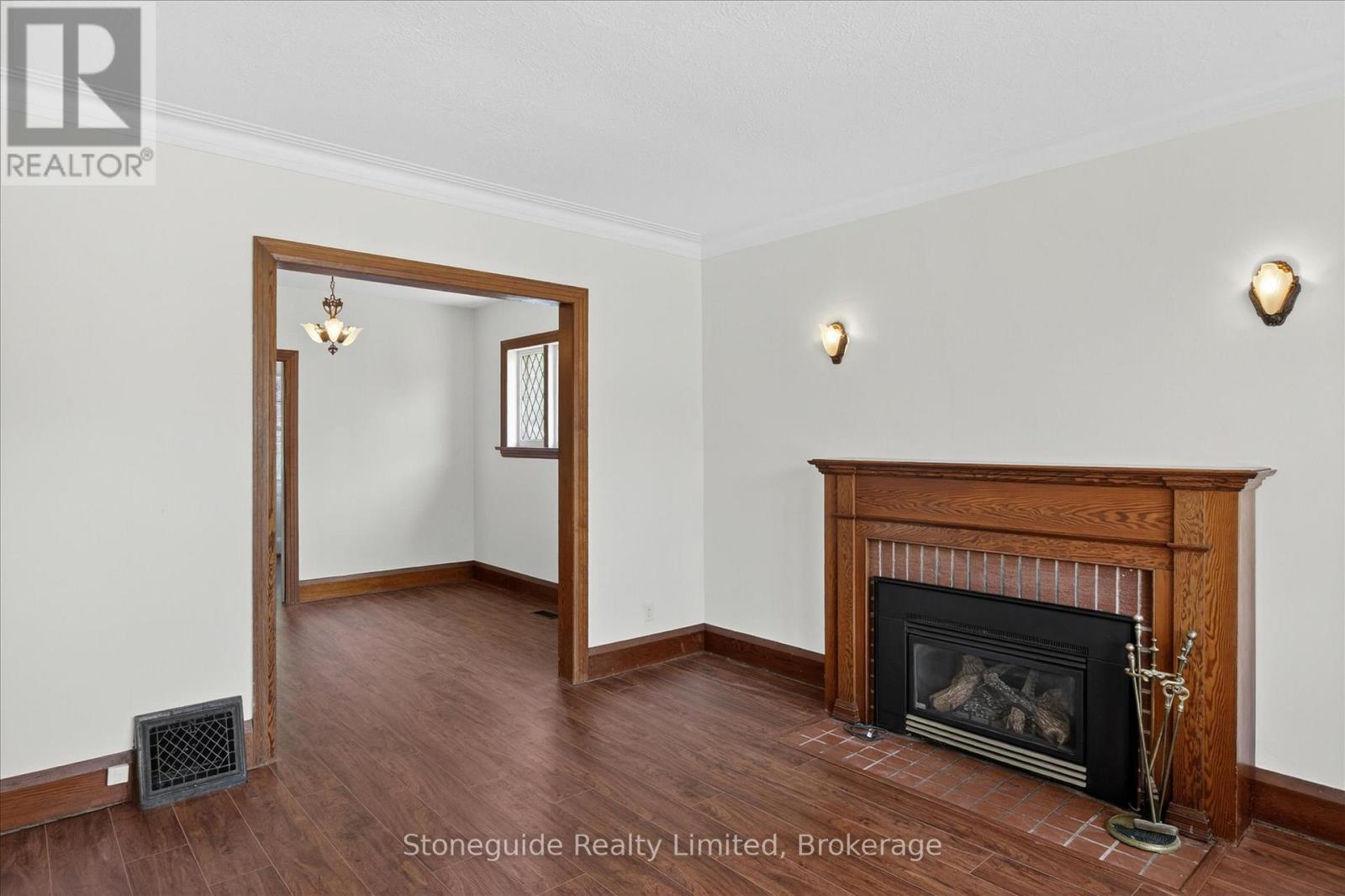 534 Douglas Avenue, Peterborough (Town Ward 3), Ontario  K9J 4L1 - Photo 12 - X13412998