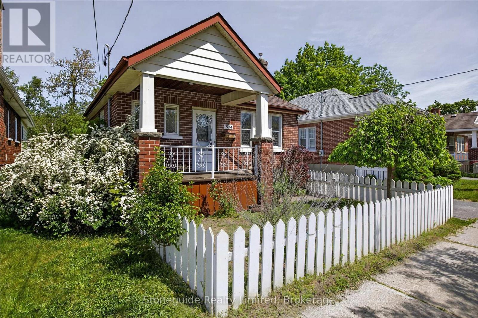 534 Douglas Avenue, Peterborough (Town Ward 3), Ontario  K9J 4L1 - Photo 2 - X13412998