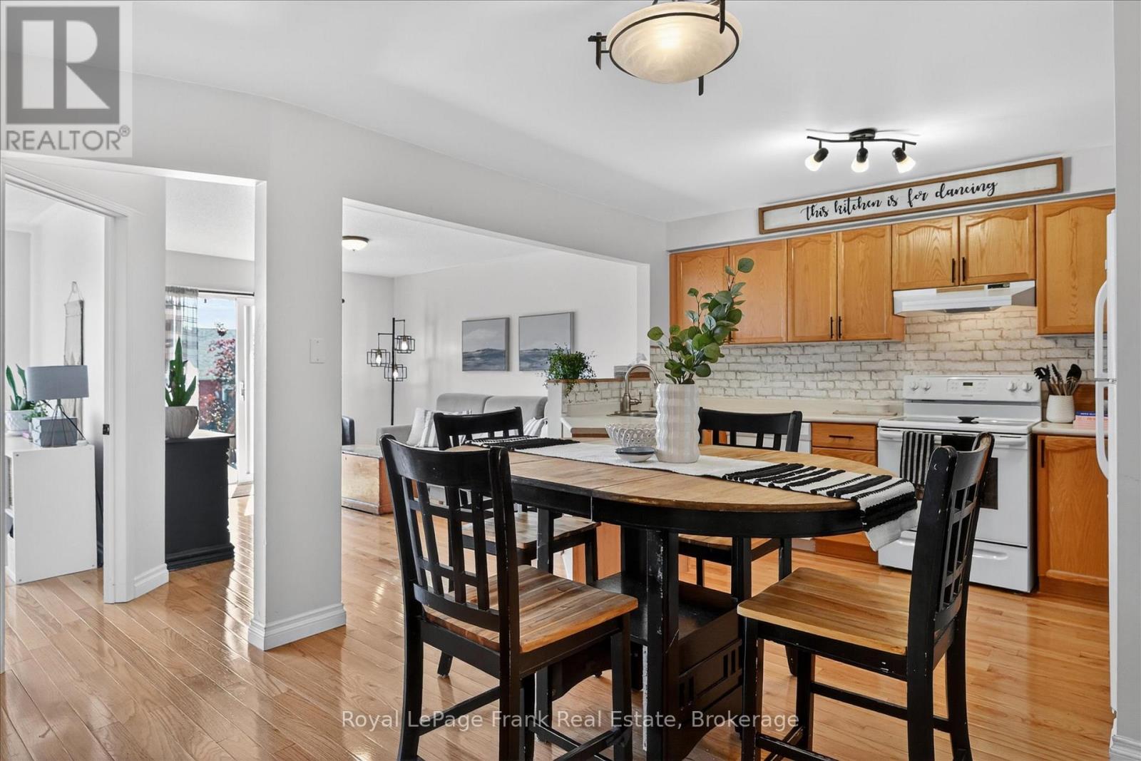 2436 Woodglade Boulevard, Peterborough (Monaghan Ward 2), Ontario  K9K 2K9 - Photo 4 - X13413298