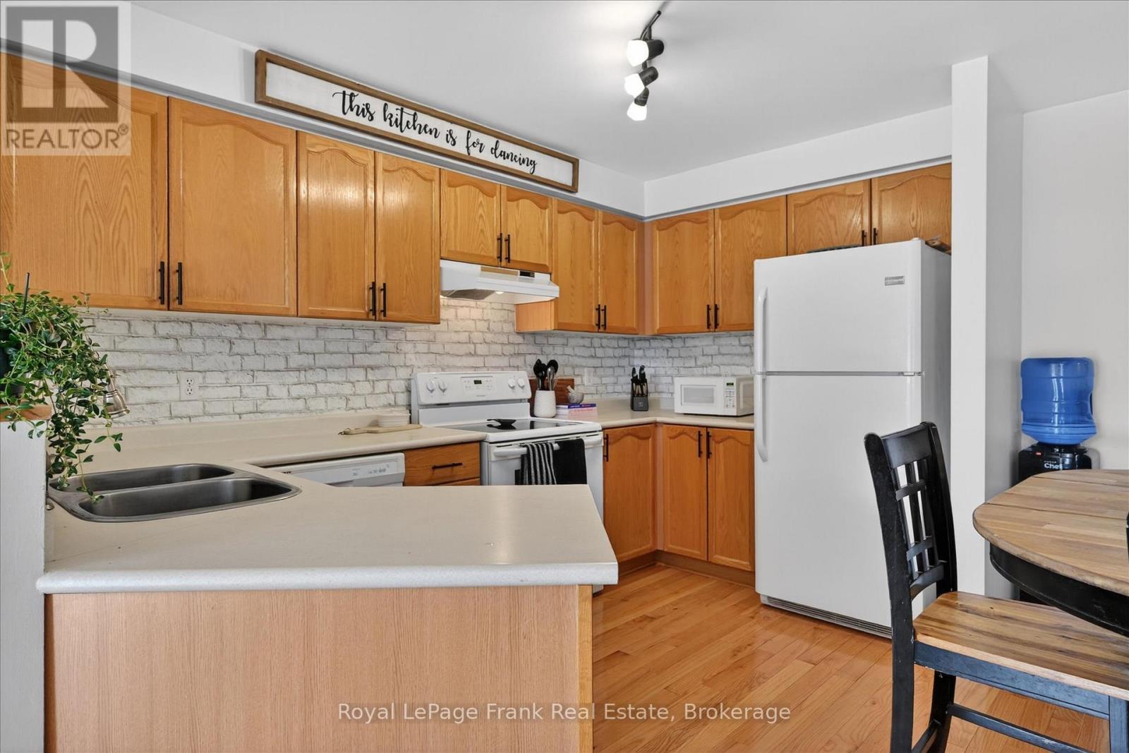2436 Woodglade Boulevard, Peterborough (Monaghan Ward 2), Ontario  K9K 2K9 - Photo 5 - X13413298