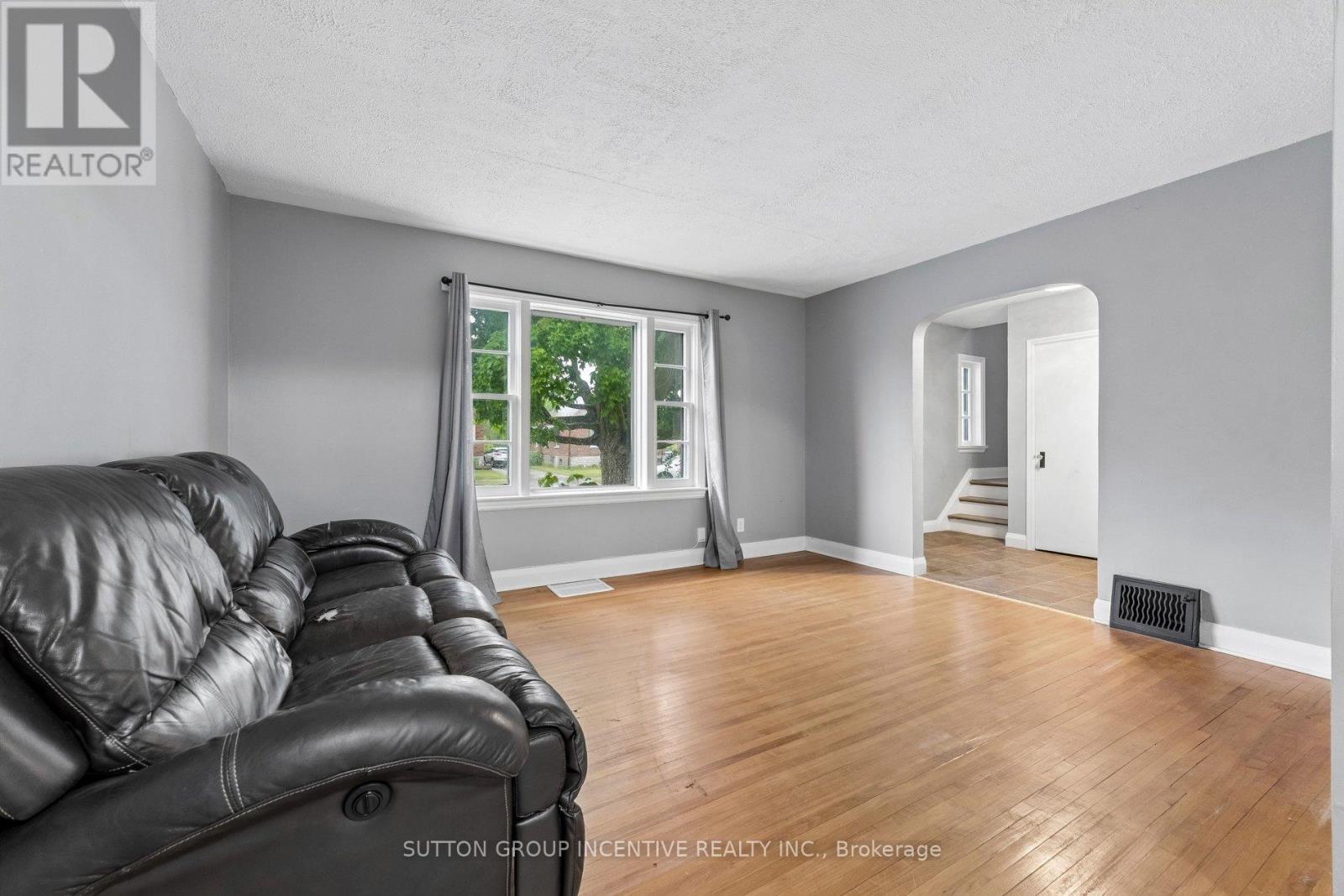 581 Arndon Avenue, Peterborough (Otonabee Ward 1), Ontario  K9J 4A9 - Photo 12 - X13416644