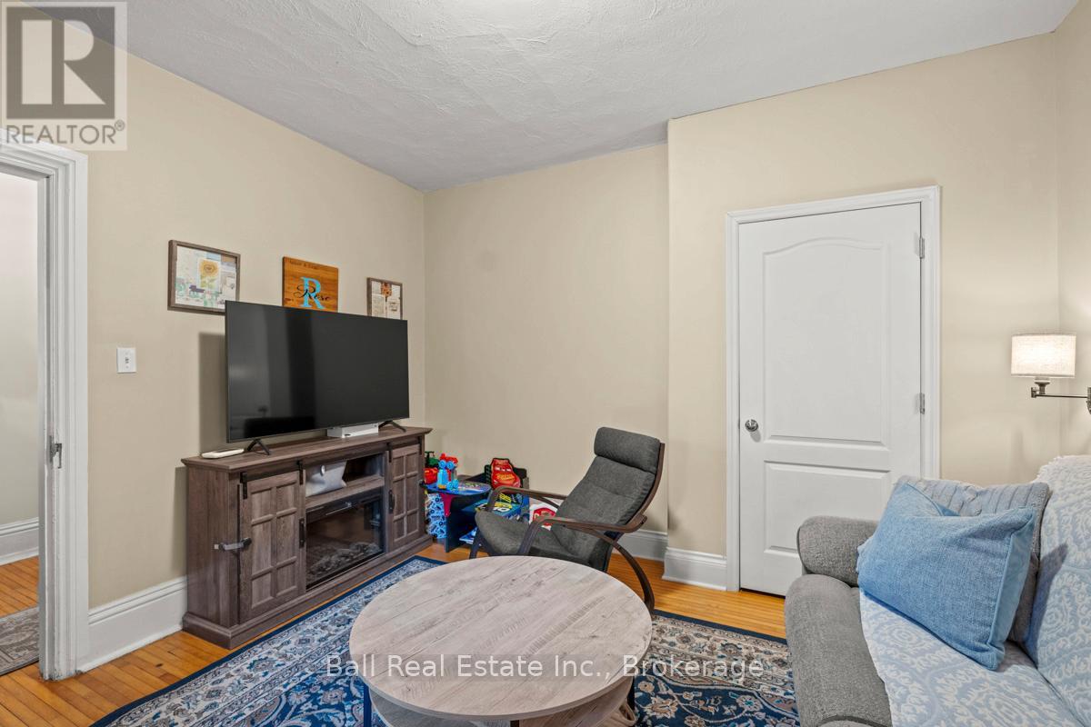 21 Aylmer Street S, Peterborough (Town Ward 3), Ontario  K9J 3H6 - Photo 8 - X13420800