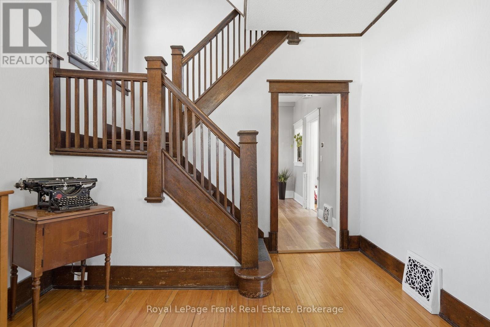 125 Glenelg Street W, Kawartha Lakes (Lindsay), Ontario  K9V 2V8 - Photo 12 - X13421870