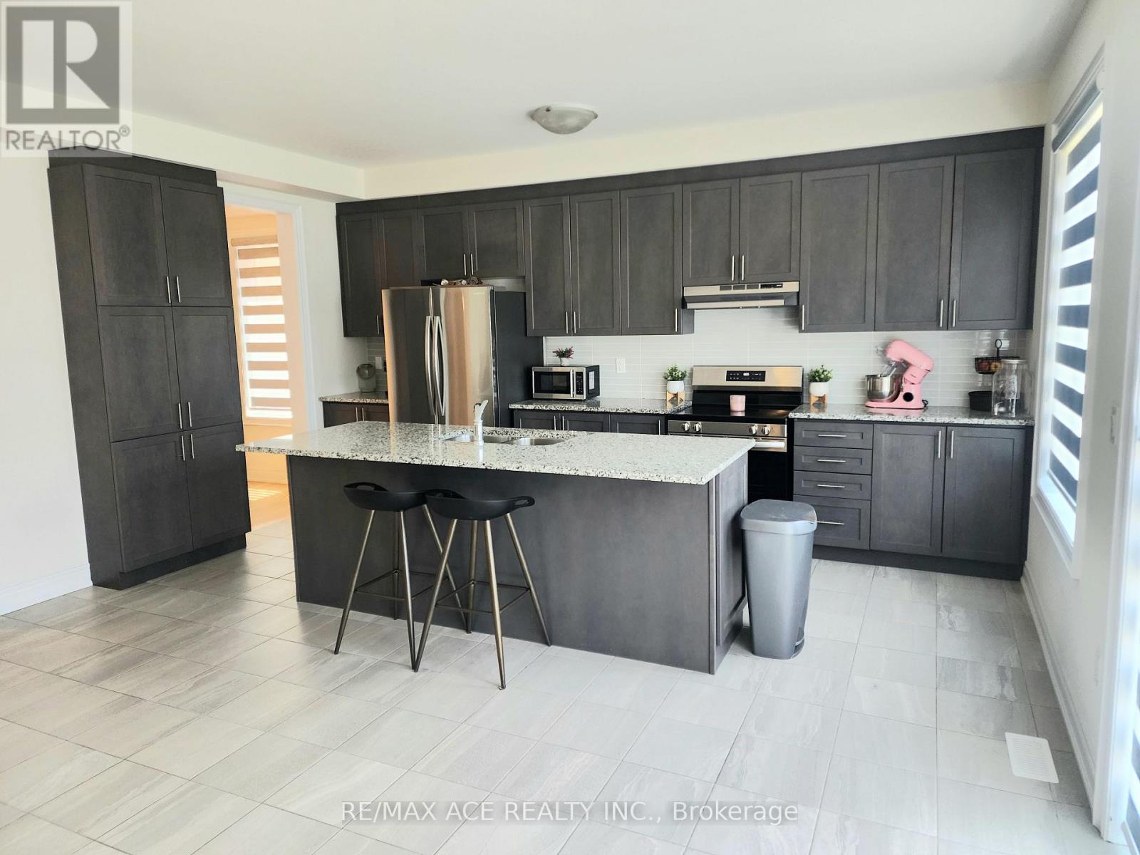 22 Rogerson Street, Clarington (Newcastle), Ontario  L1B 0W4 - Photo 9 - E13422842