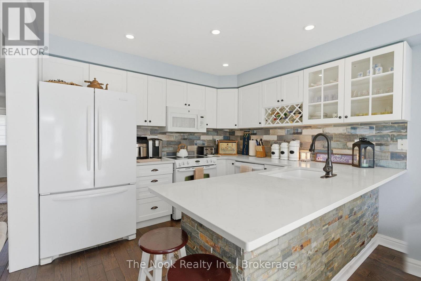 70 Beacham Crescent, Clarington (Newcastle), Ontario  L1B 1N1 - Photo 8 - E13423952