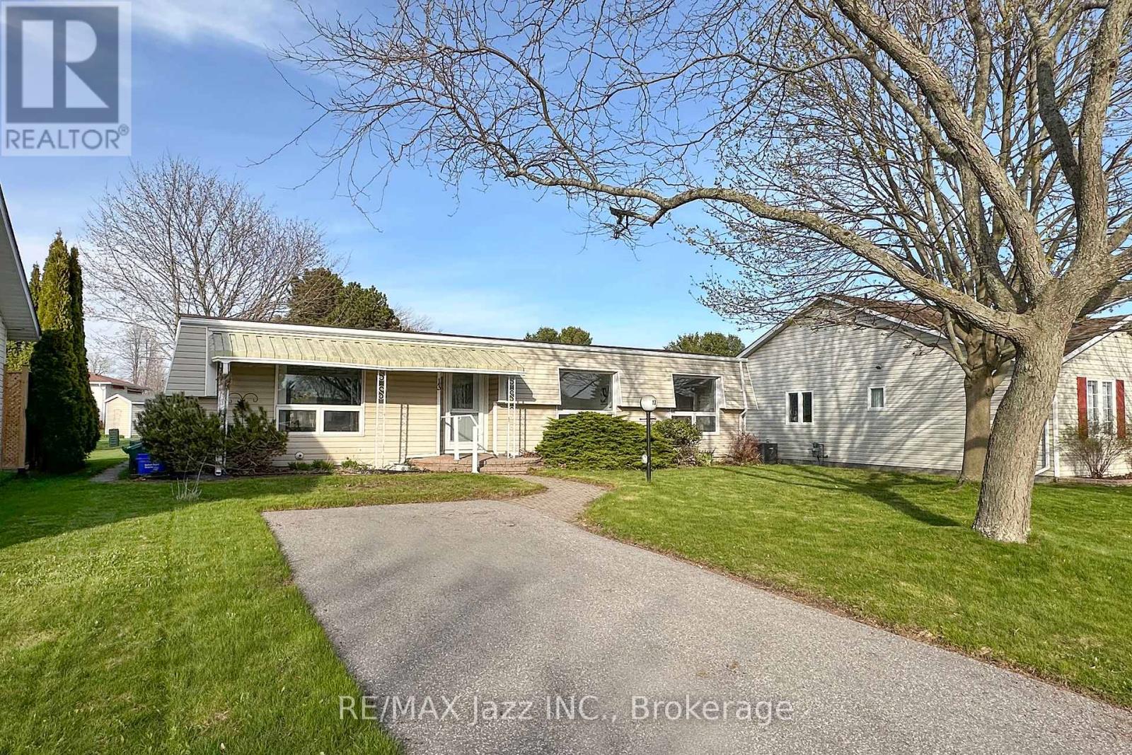 13 Steelhead Lane, Clarington (Newcastle), Ontario  L1B 1B4 - Photo 2 - E13424972