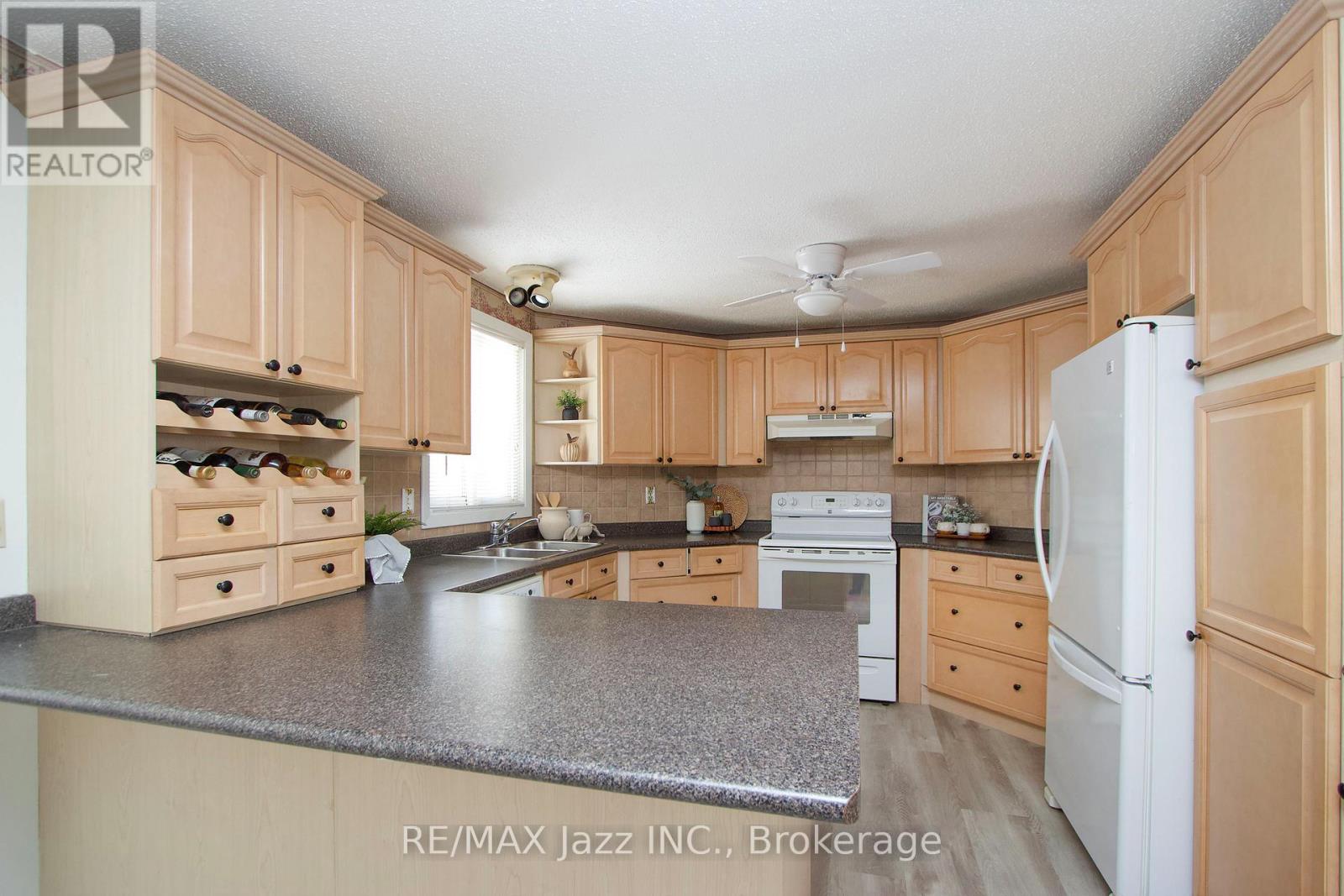 13 Steelhead Lane, Clarington (Newcastle), Ontario  L1B 1B4 - Photo 9 - E13424972