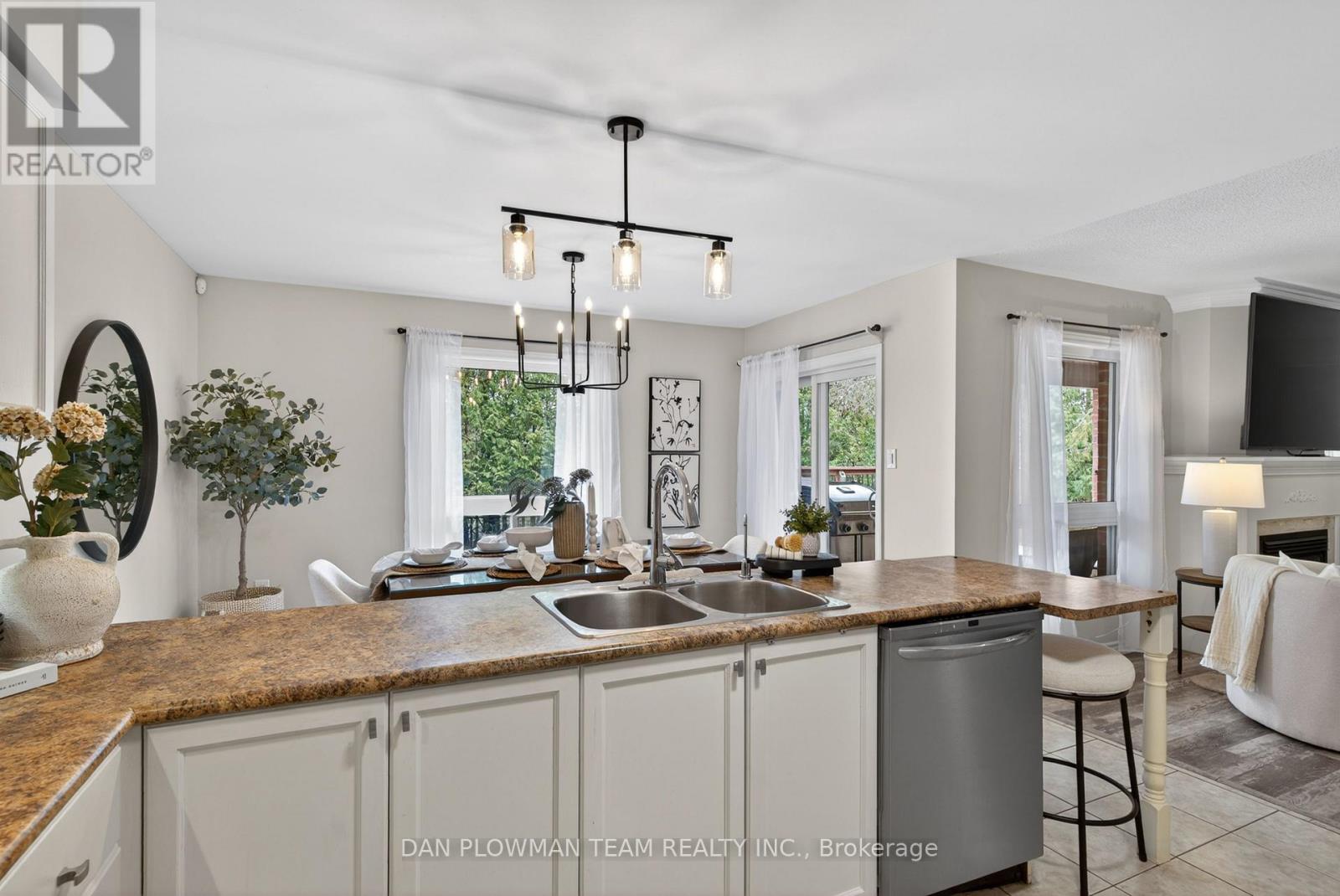 10 Springbank Road, Kawartha Lakes (Omemee), Ontario  K0L 2W0 - Photo 4 - X13426354