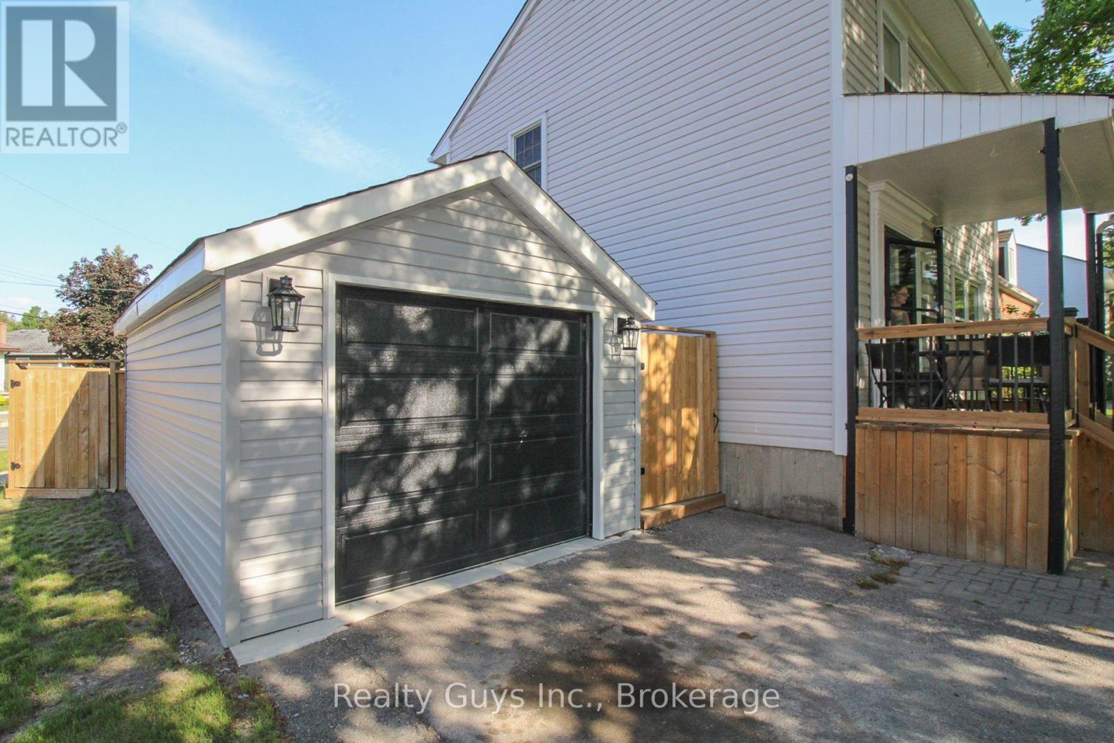 727 Chesterfield Avenue, Peterborough (Northcrest Ward 5), Ontario  K9H 4Y1 - Photo 4 - X13427080