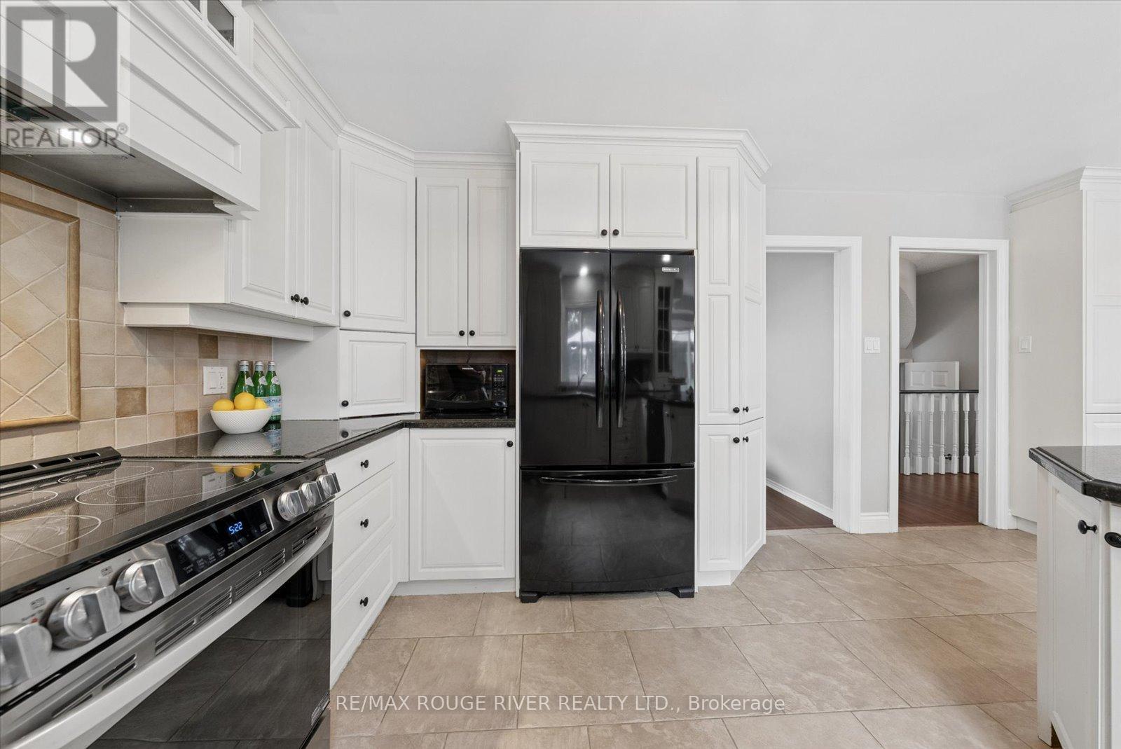 6 Snowden Court, Clarington (Newcastle), Ontario  L1B 1E7 - Photo 11 - E13430280