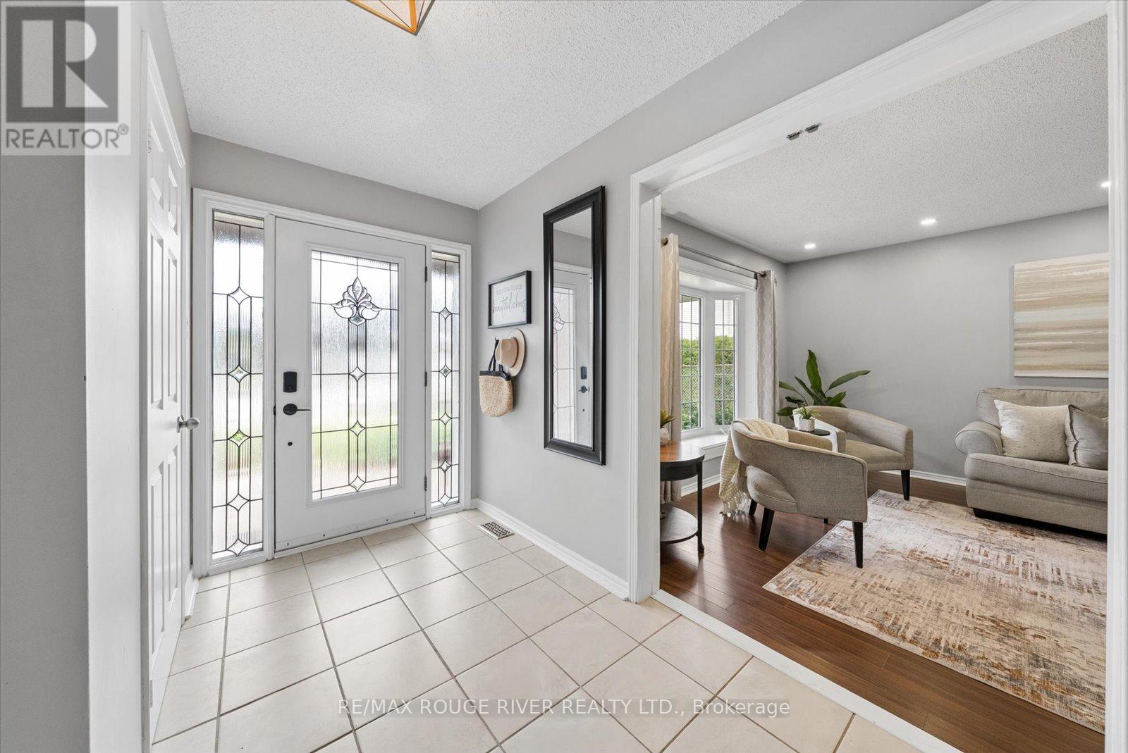 6 Snowden Court, Clarington (Newcastle), Ontario  L1B 1E7 - Photo 3 - E13430280
