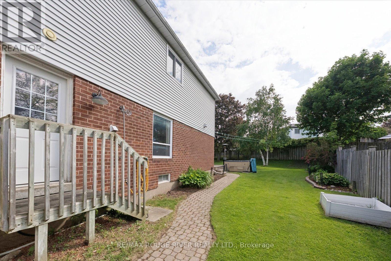 6 Snowden Court, Clarington (Newcastle), Ontario  L1B 1E7 - Photo 34 - E13430280