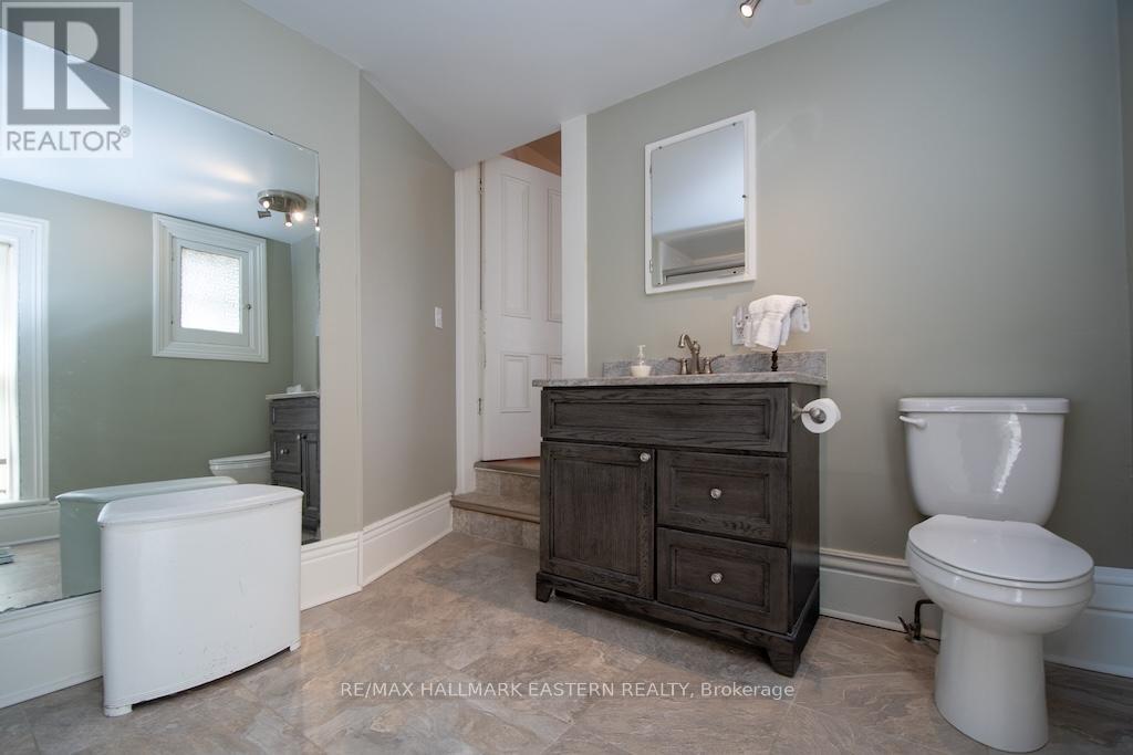 813 Water St. & 11 Argyle Street, Peterborough (Northcrest Ward 5), Ontario  K9H 3N7 - Photo 12 - X13430648