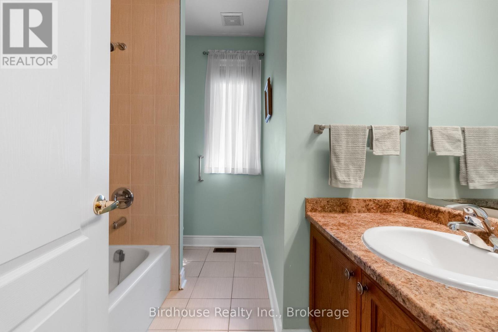 42 Logan Lane, Kawartha Lakes (Lindsay), Ontario  K9V 0L6 - Photo 16 - X13432014
