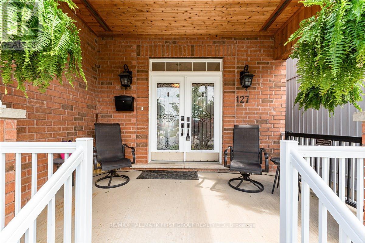 127 Grady Drive, Clarington (Newcastle), Ontario  L1B 0C6 - Photo 3 - E13431812