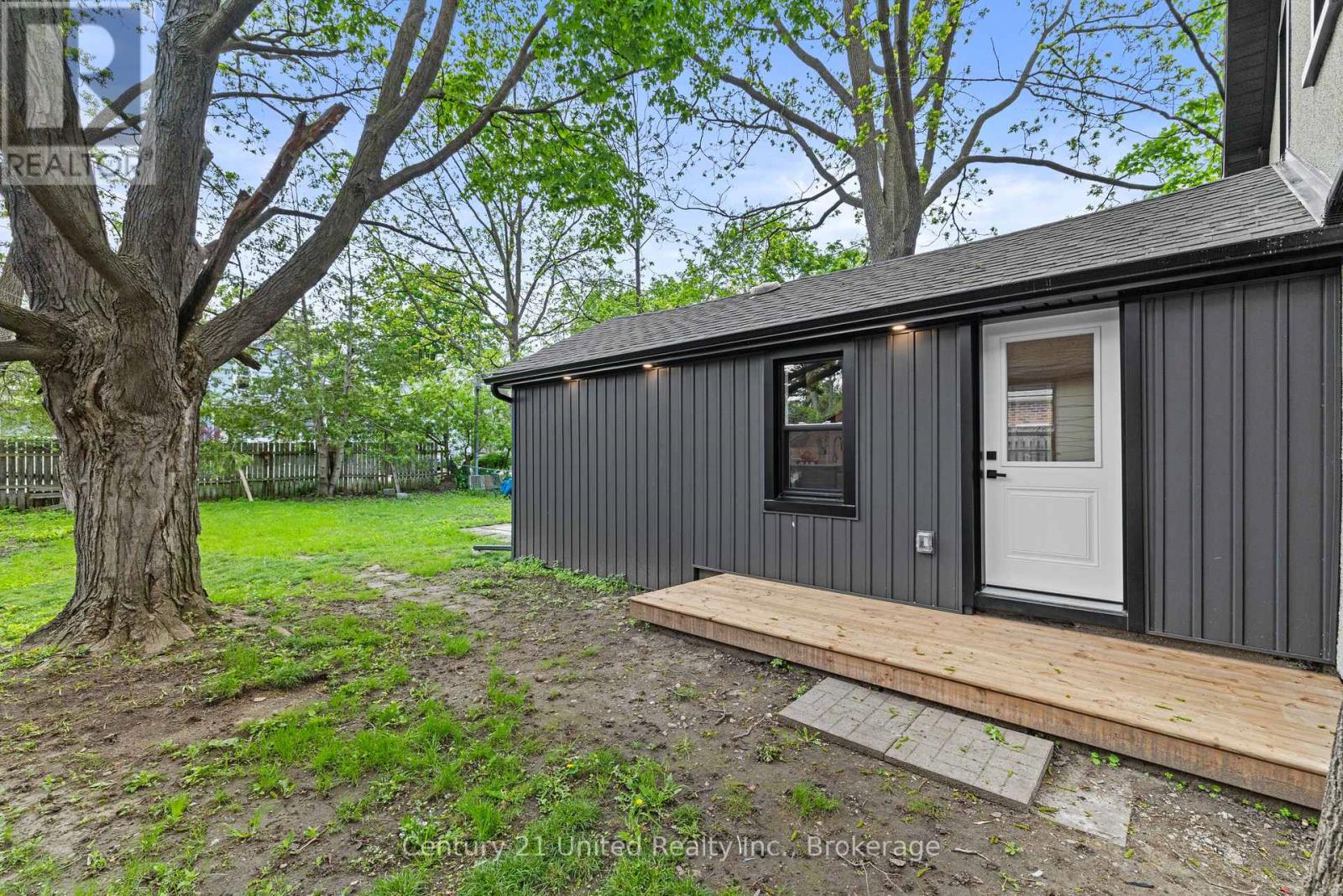 633 Rogers Street, Peterborough (Ashburnham Ward 4), Ontario  K9H 1X9 - Photo 3 - X13434358