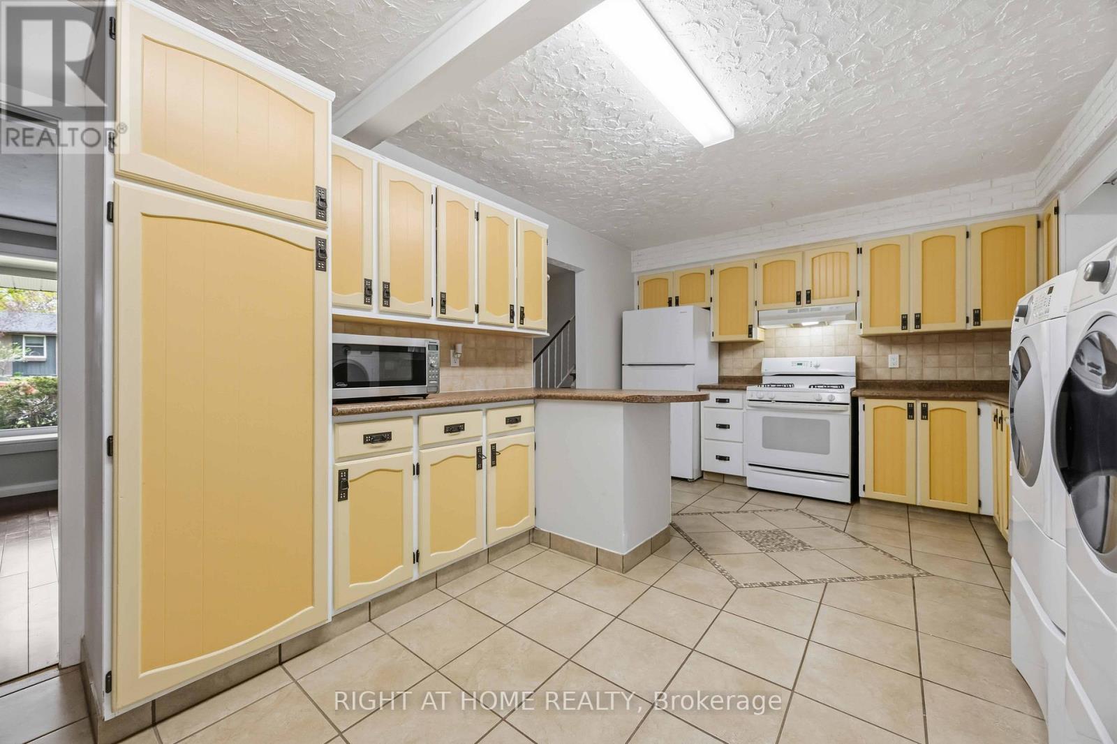 999 St Pauls Street, Peterborough (Northcrest Ward 5), Ontario  K9H 6J7 - Photo 10 - X13434640