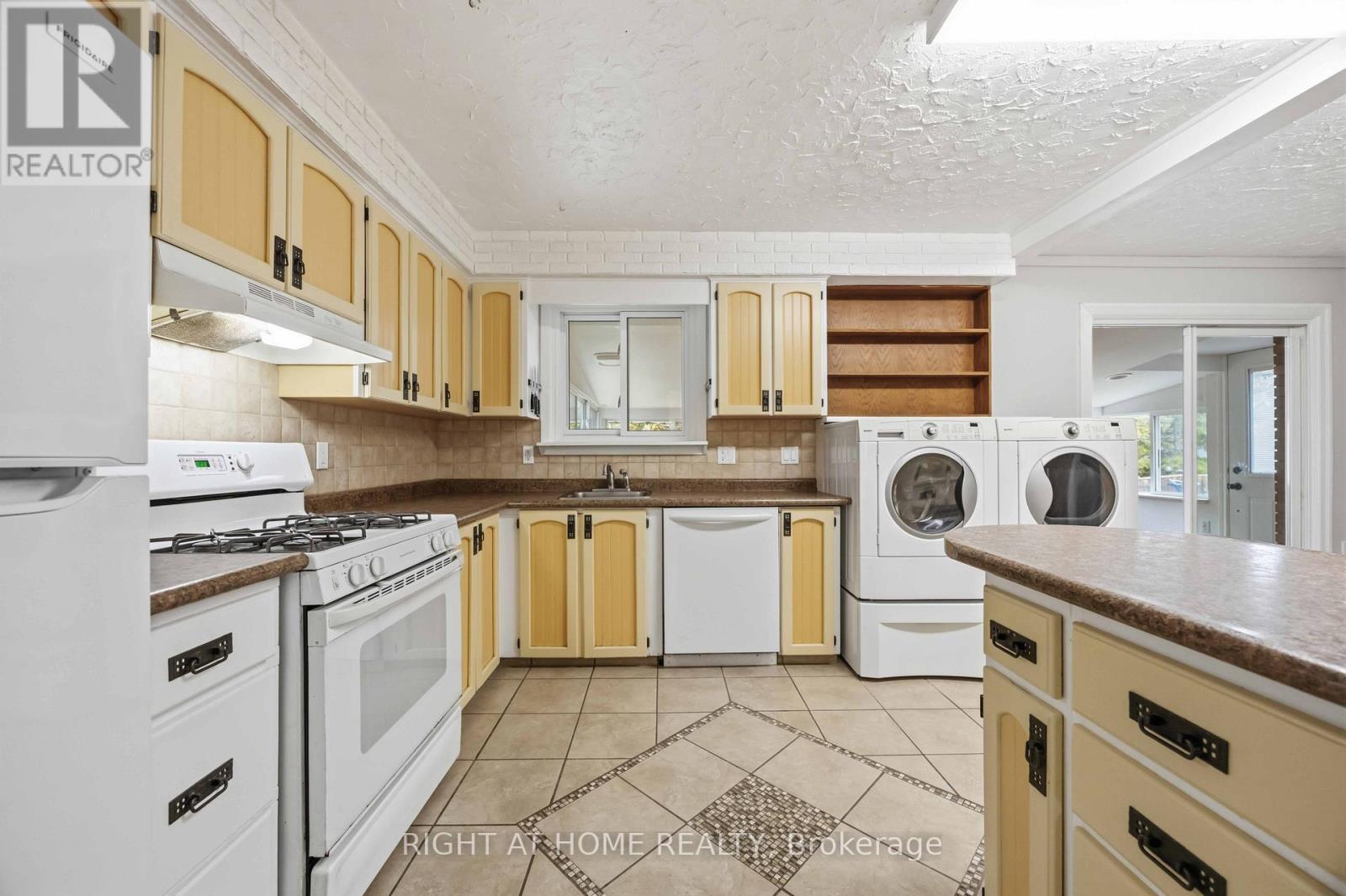 999 St Pauls Street, Peterborough (Northcrest Ward 5), Ontario  K9H 6J7 - Photo 11 - X13434640