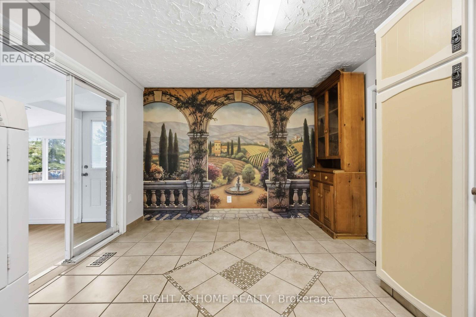 999 St Pauls Street, Peterborough (Northcrest Ward 5), Ontario  K9H 6J7 - Photo 12 - X13434640