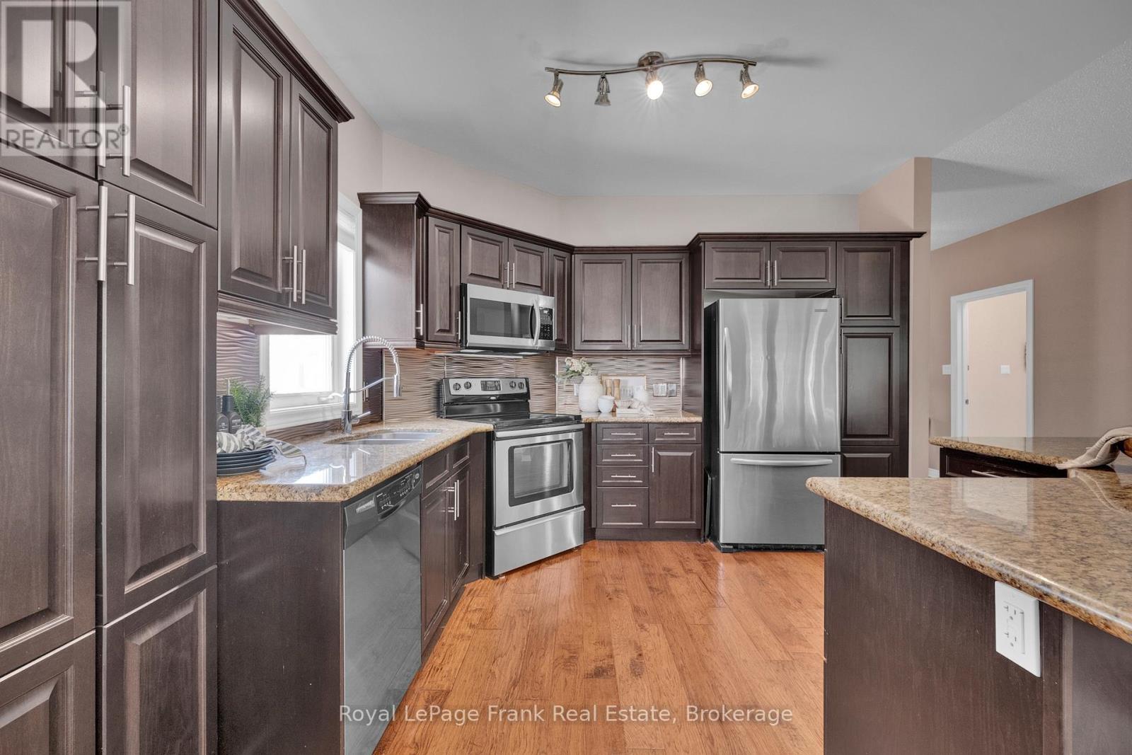 20 Kissingbridge Lane, Clarington (Newcastle), Ontario  L1B 0B2 - Photo 10 - E13435906