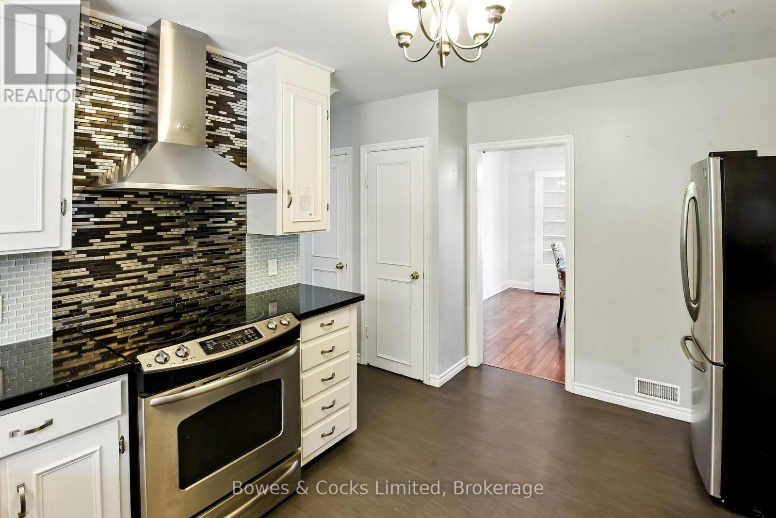 433 Manorhill Avenue, Peterborough (Town Ward 3), Ontario  K9J 6H7 - Photo 12 - X13437046