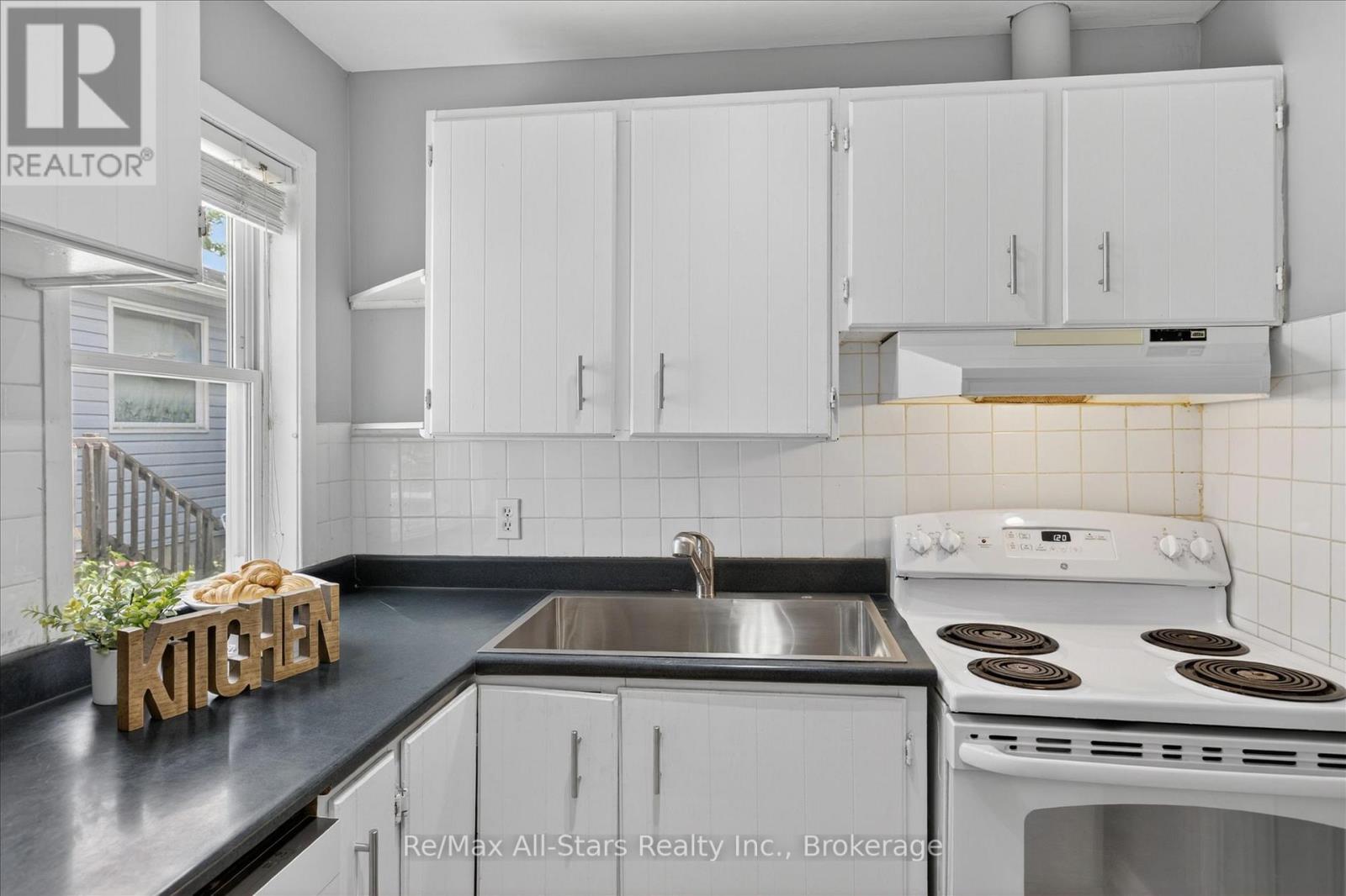 43 Melbourne Street E, Kawartha Lakes (Lindsay), Ontario  K9V 1X8 - Photo 17 - X13438382