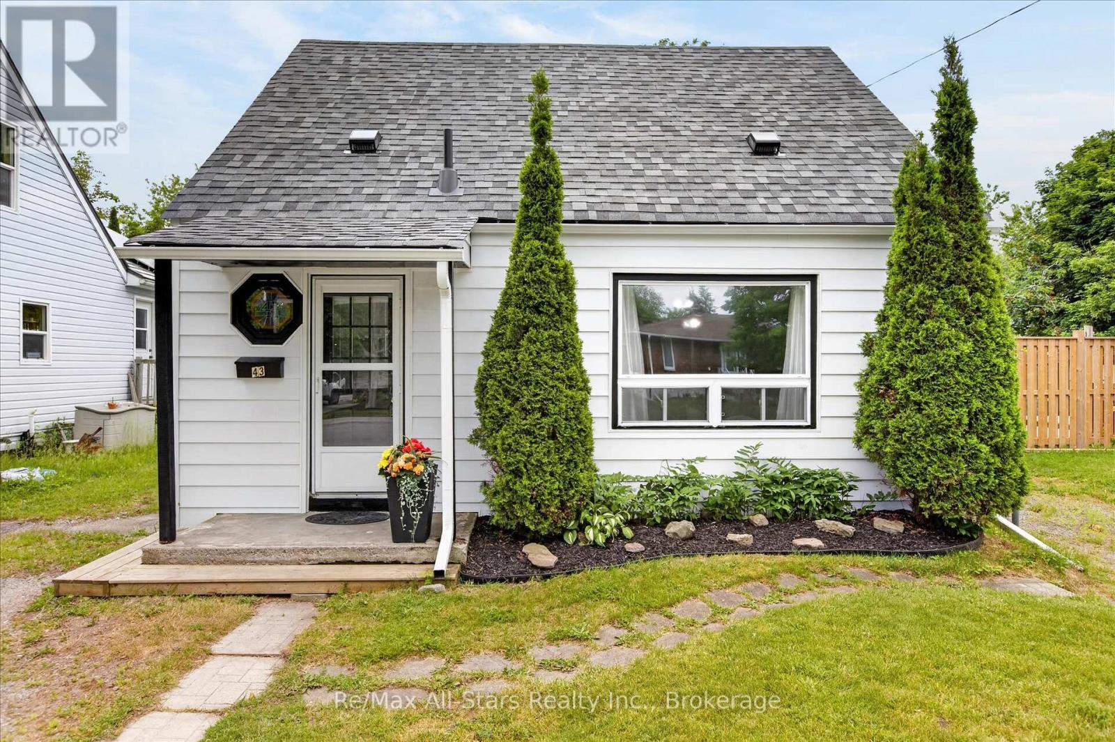 43 Melbourne Street E, Kawartha Lakes (Lindsay), Ontario  K9V 1X8 - Photo 2 - X13438382