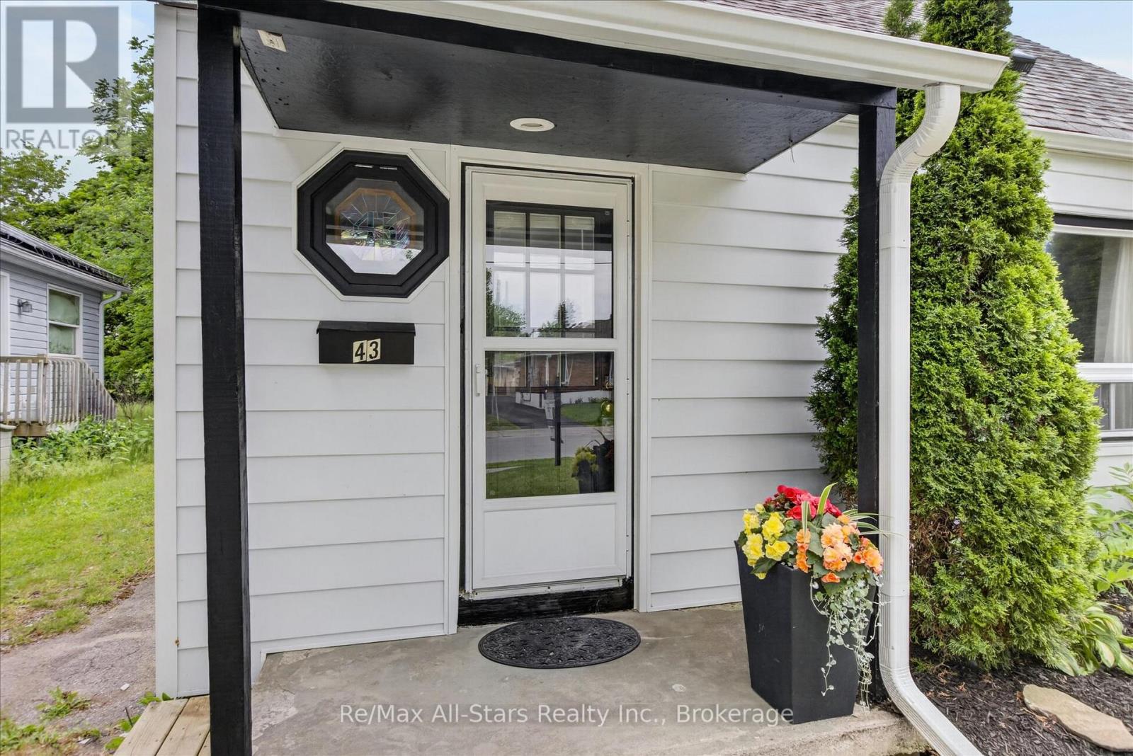 43 Melbourne Street E, Kawartha Lakes (Lindsay), Ontario  K9V 1X8 - Photo 5 - X13438382