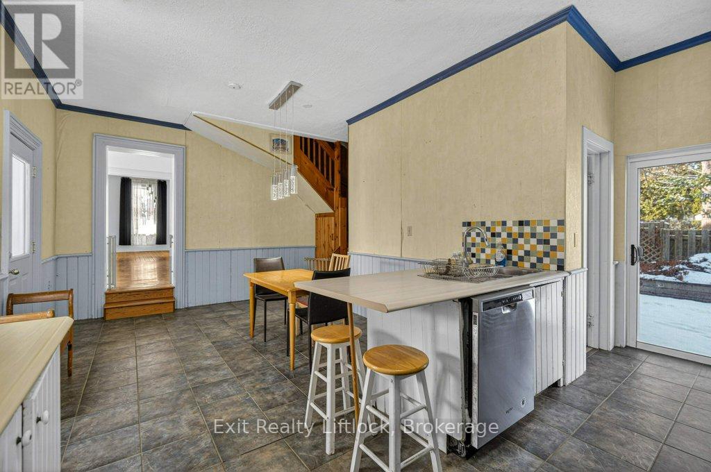 212 Barnardo Avenue, Peterborough (Northcrest Ward 5), Ontario  K9H 5V7 - Photo 12 - X13438964