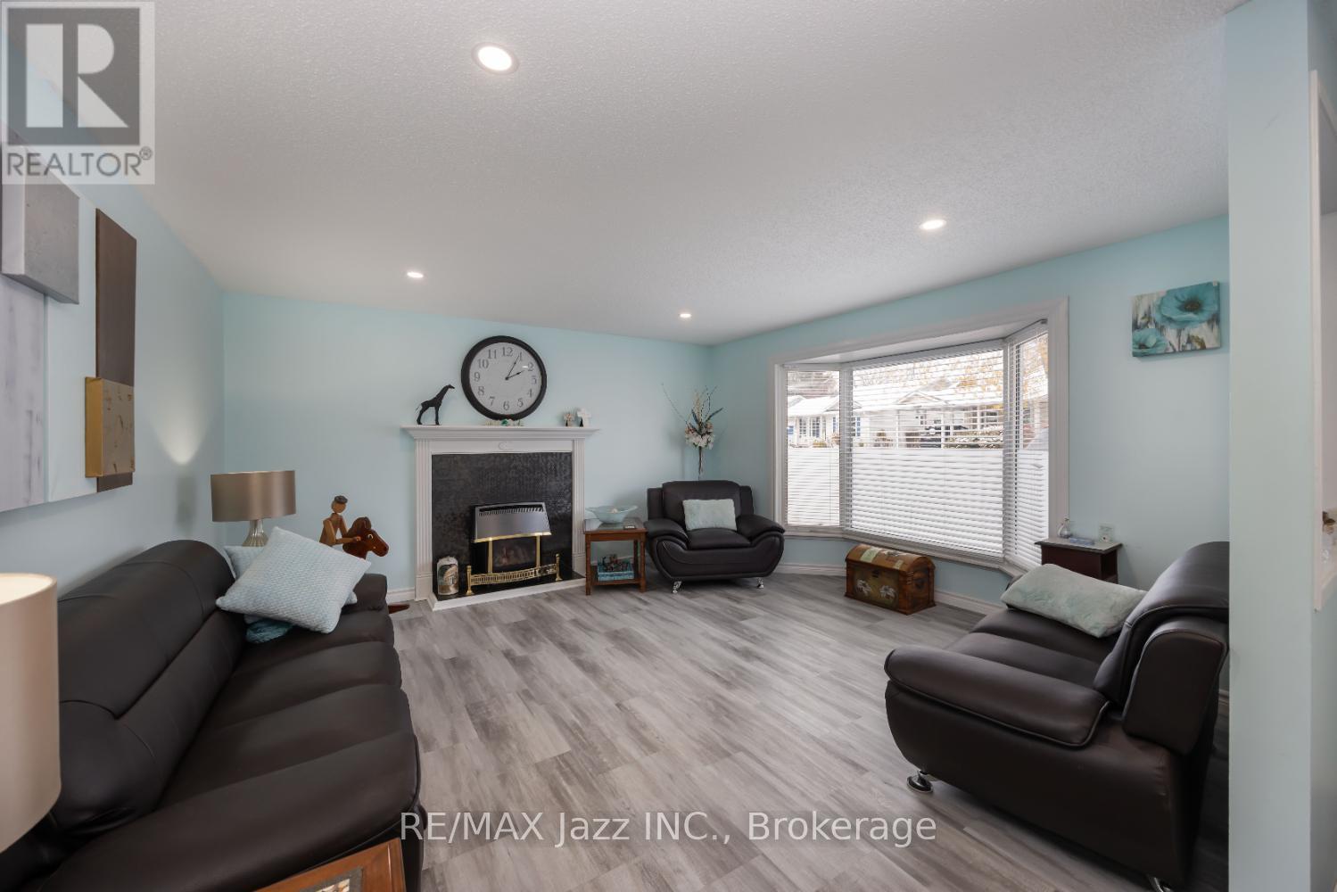 213 Wilmot Trail, Clarington (Bowmanville), Ontario  L1B 1A9 - Photo 3 - E13441496