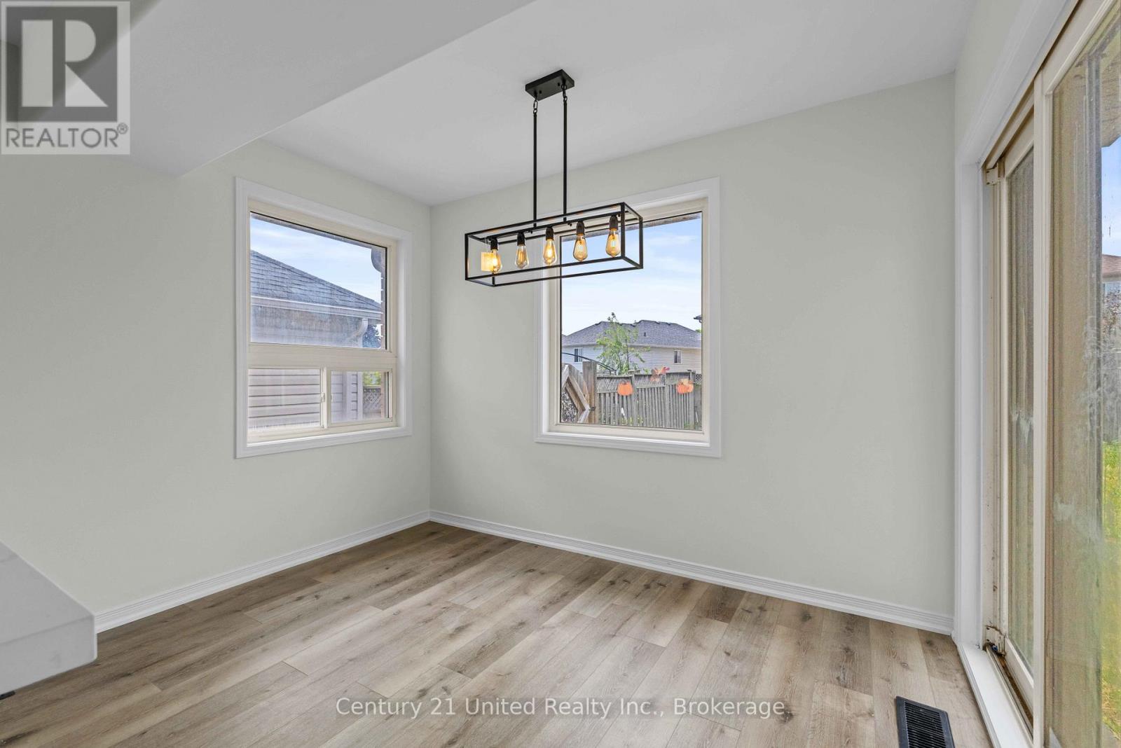 525 Clancy Crescent, Peterborough (Otonabee Ward 1), Ontario  K9K 2S1 - Photo 4 - X13441762