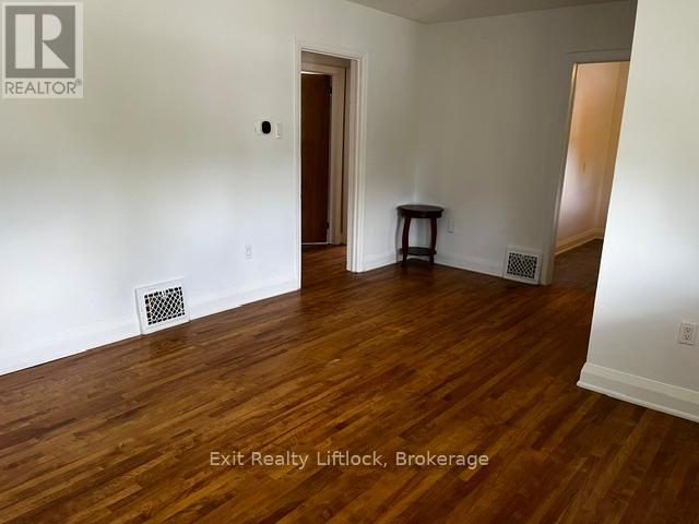 303 Caddy Street, Peterborough (Ashburnham Ward 4), Ontario  K9H 1M2 - Photo 3 - X13444328