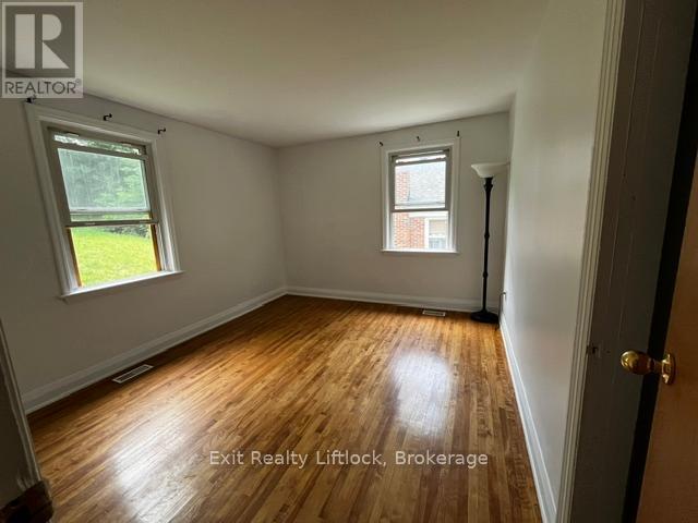 303 Caddy Street, Peterborough (Ashburnham Ward 4), Ontario  K9H 1M2 - Photo 5 - X13444328